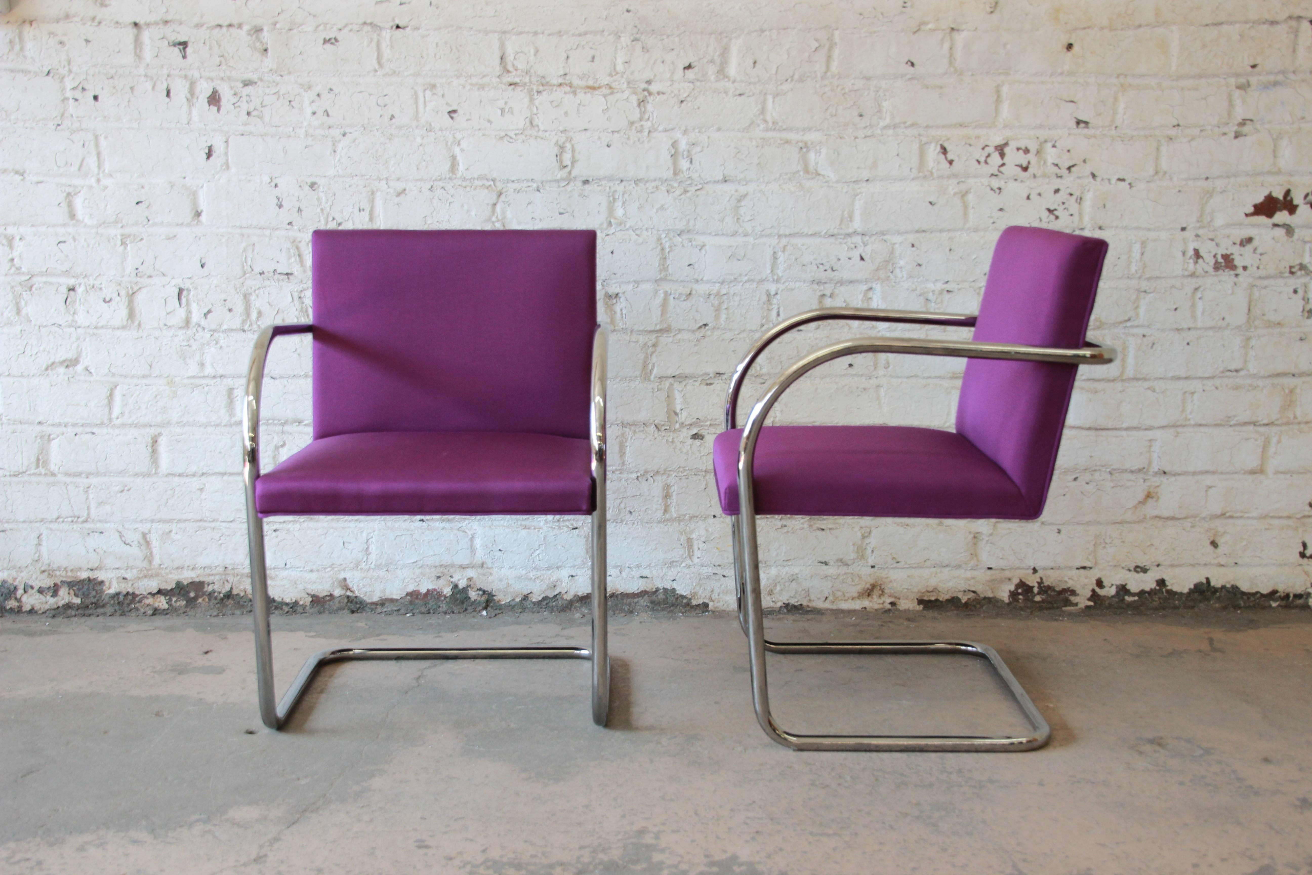 An excellent pair of Brno tubular chairs in Byzantium purple wool upholstery. Designed by Ludwig Mies van der Rohe in 1930 for the Tugendhat House. Chrome-plated steel frame. Signed label Knoll International. Measure: Arm height is 25.5