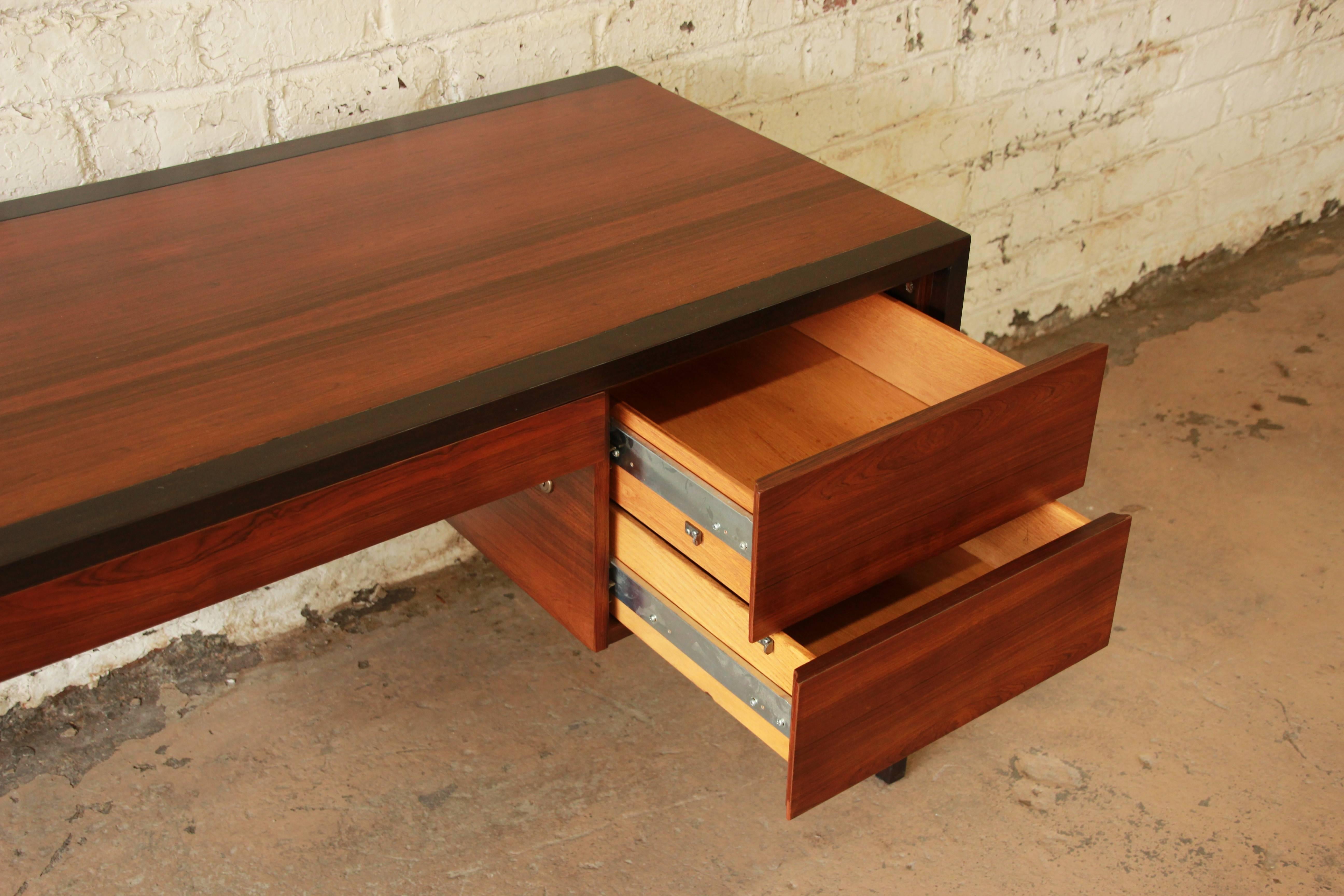 Harvey Probber Mid-Century Modern Rosewood Desk, 1960s In Excellent Condition In South Bend, IN