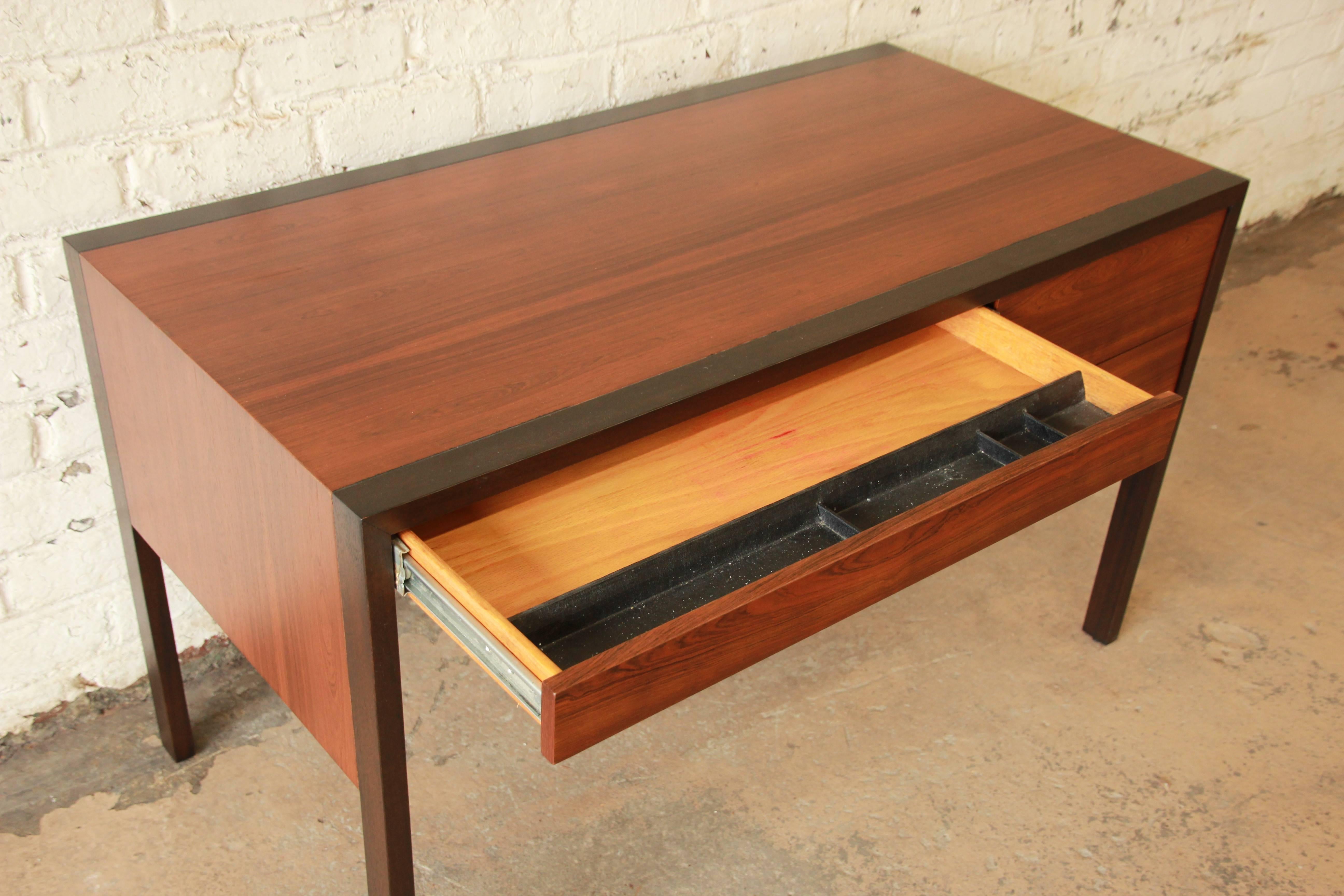 Mid-20th Century Harvey Probber Mid-Century Modern Rosewood Desk, 1960s