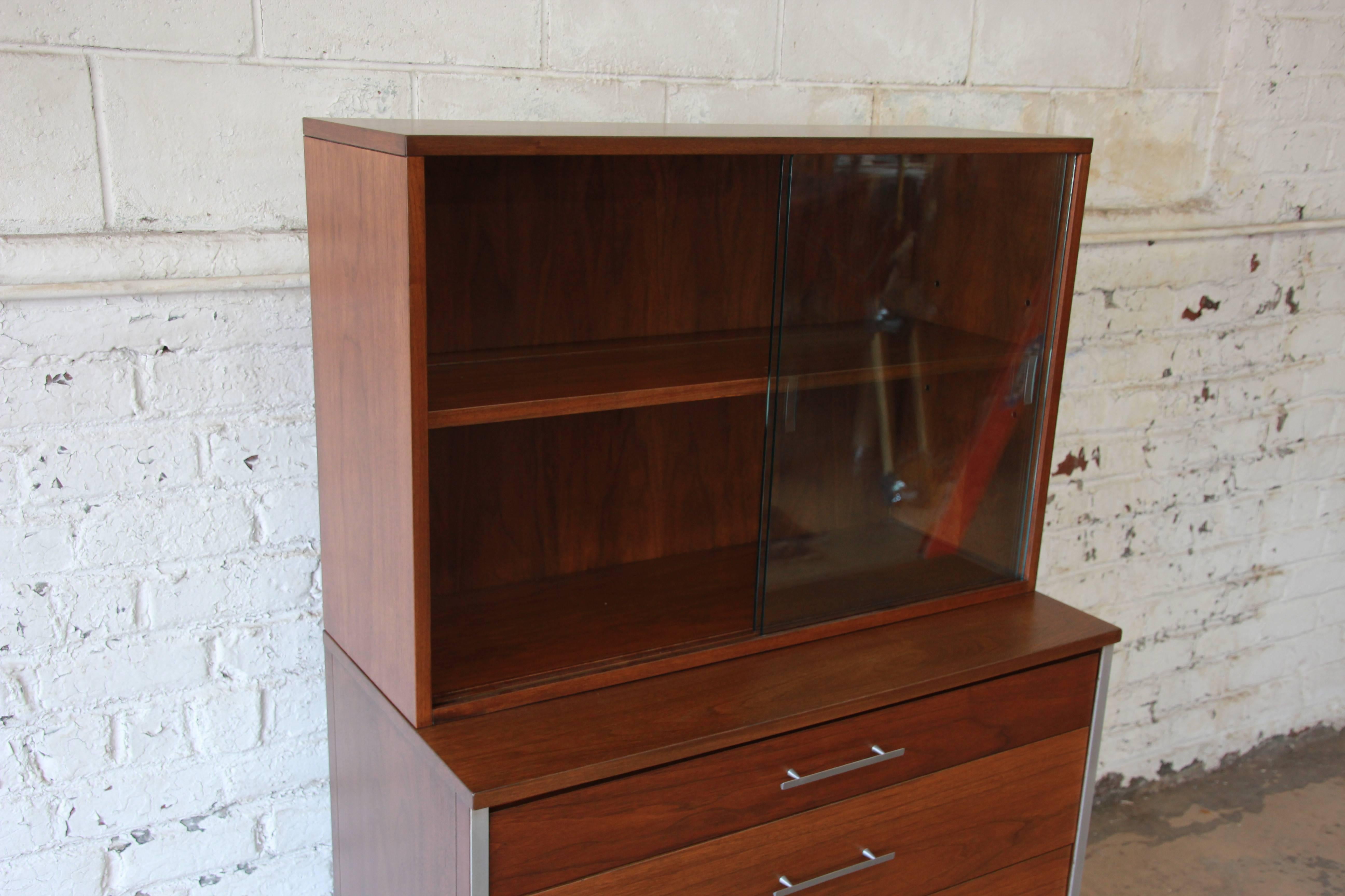 chest of drawers with hutch