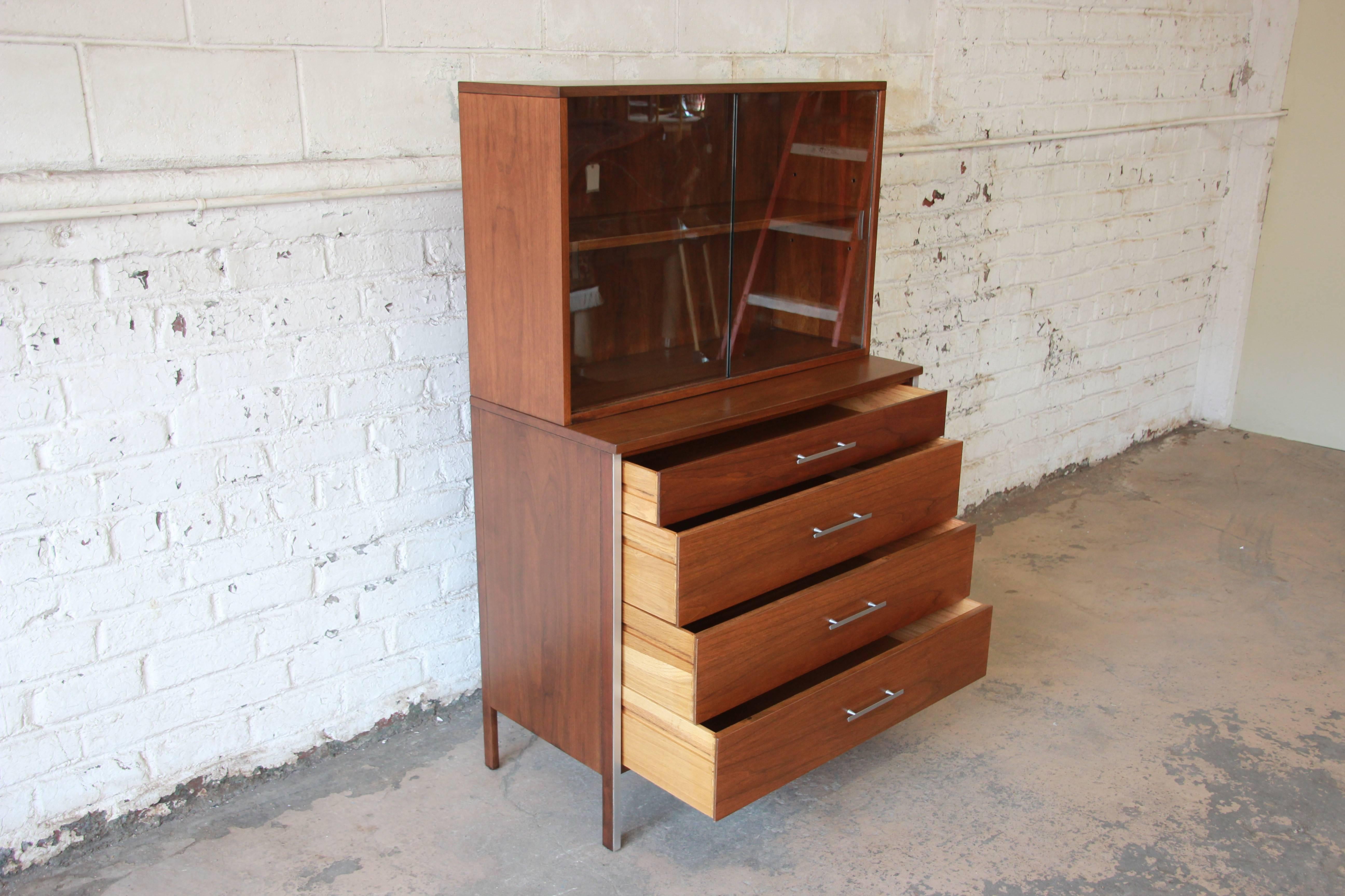 Mid-Century Modern Paul McCobb for Calvin Four-Drawer Chest of Drawers with Glass Front Hutch