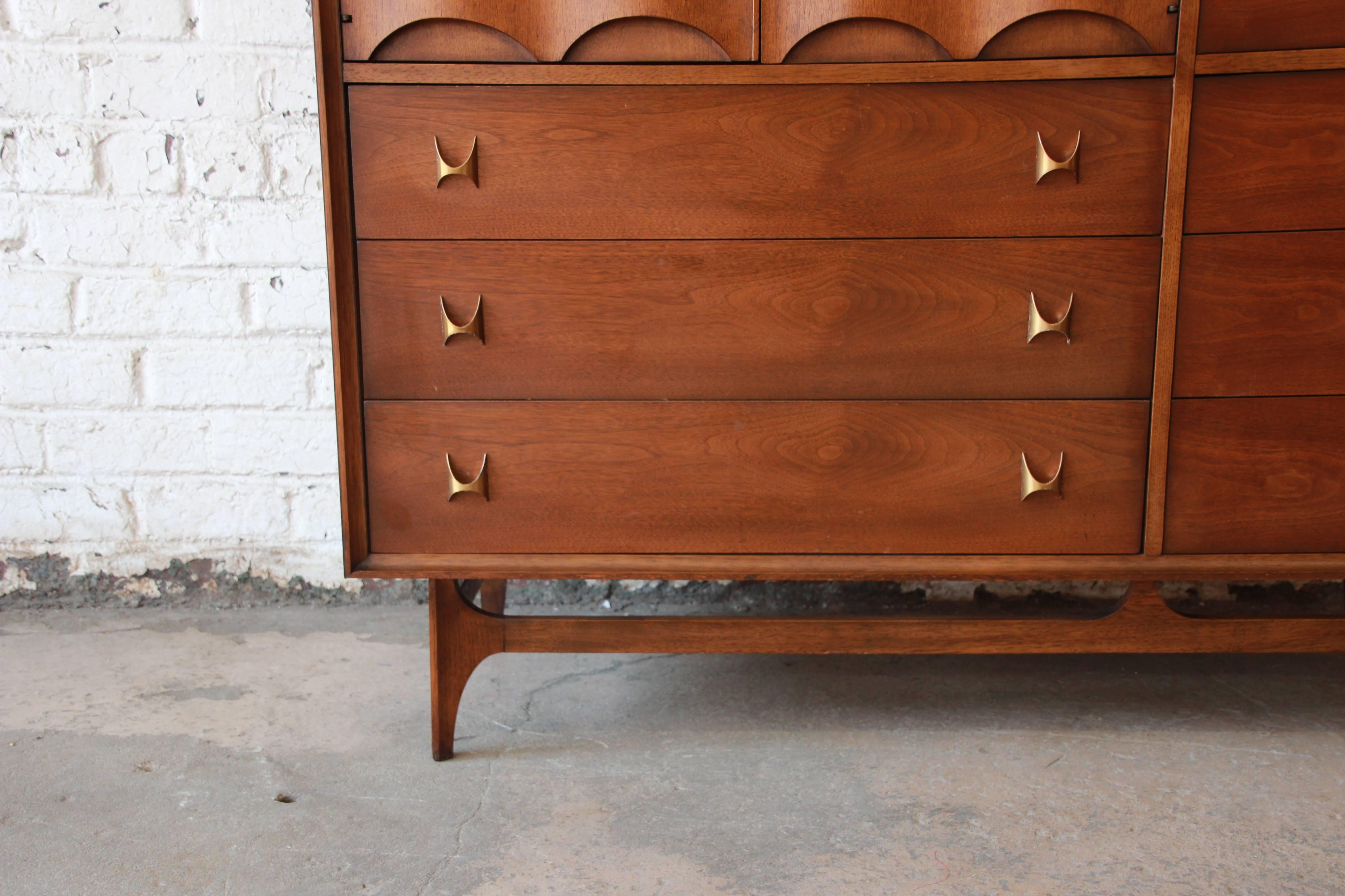 Mid-Century Modern Broyhill Brasilia Magna Dresser Chest, 1960s In Good Condition In South Bend, IN