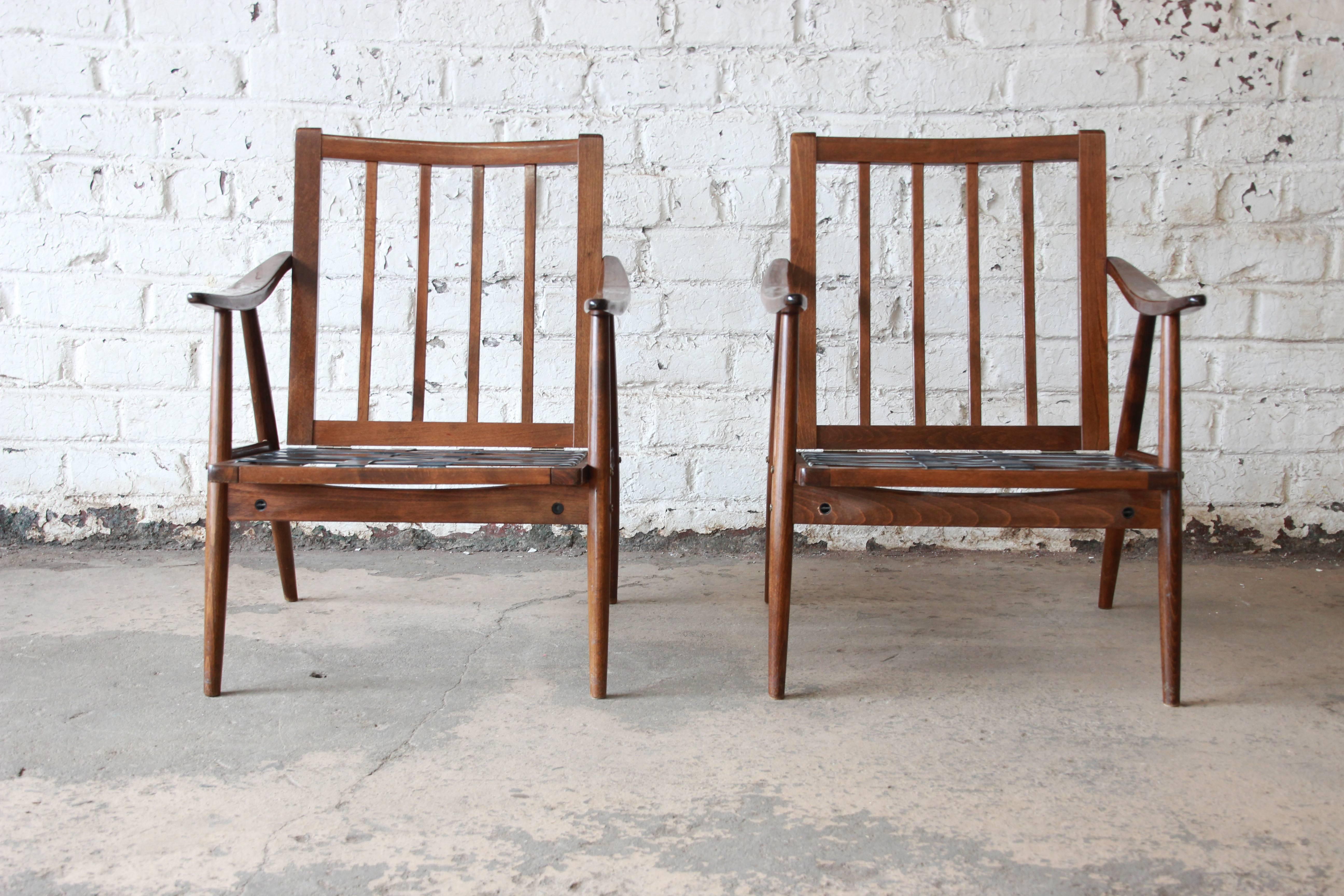 Pair of Mid-Century Modern Walnut Lounge Chairs by Ligna, circa 1950 1