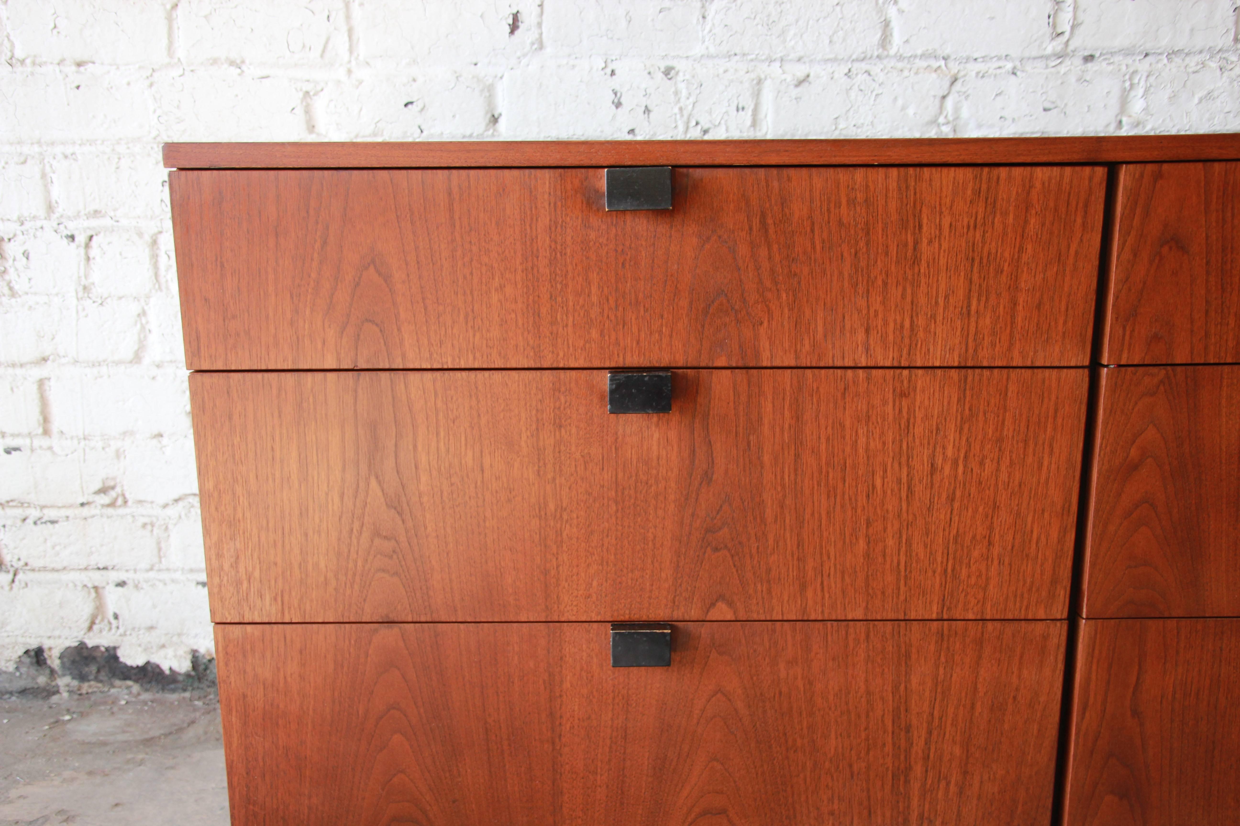 Milo Baughman for Directional Nine-Drawer Walnut Dresser In Good Condition In South Bend, IN
