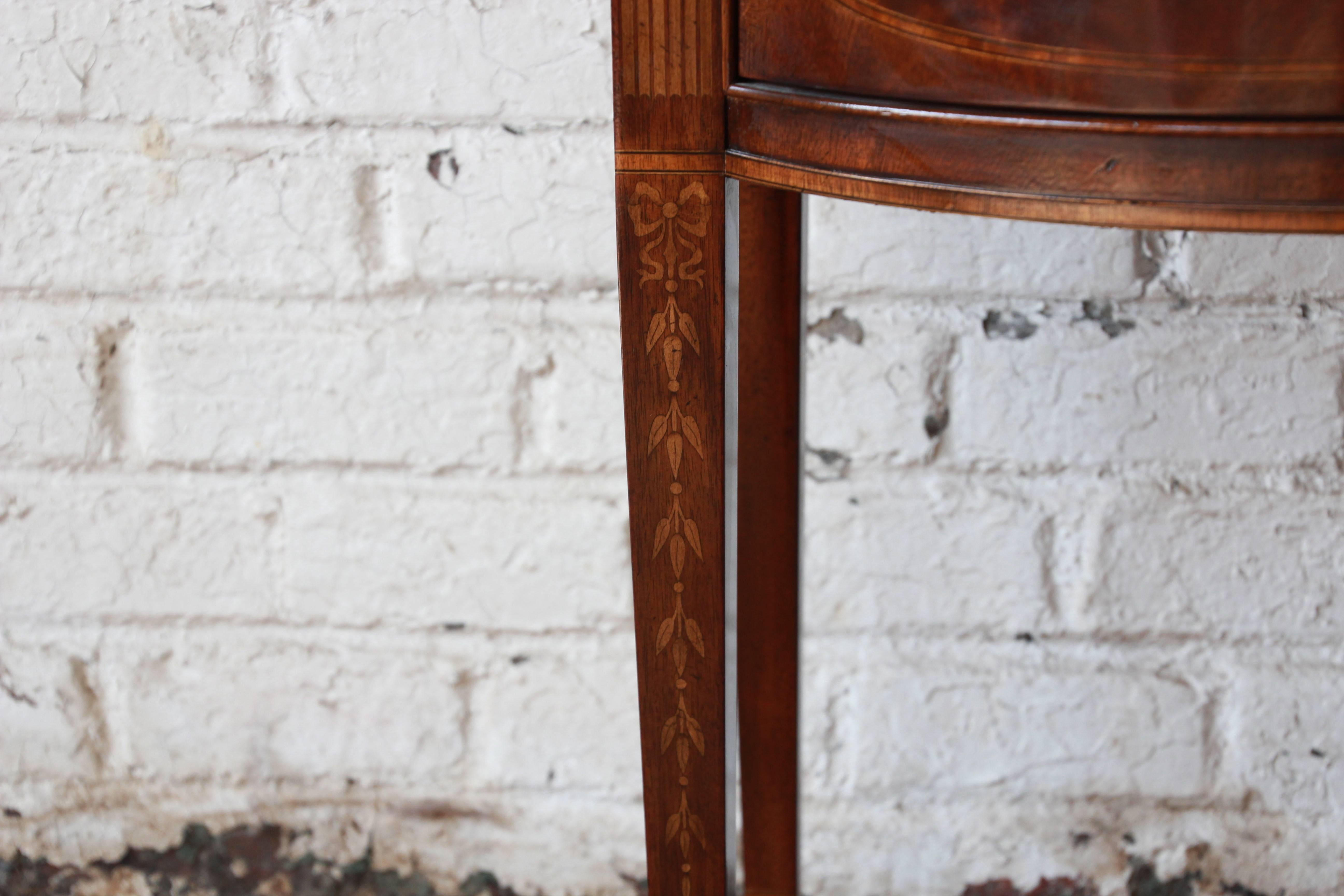 Drexel Heritage Heirlooms Collection Inlaid Mahogany Sideboard In Good Condition In South Bend, IN
