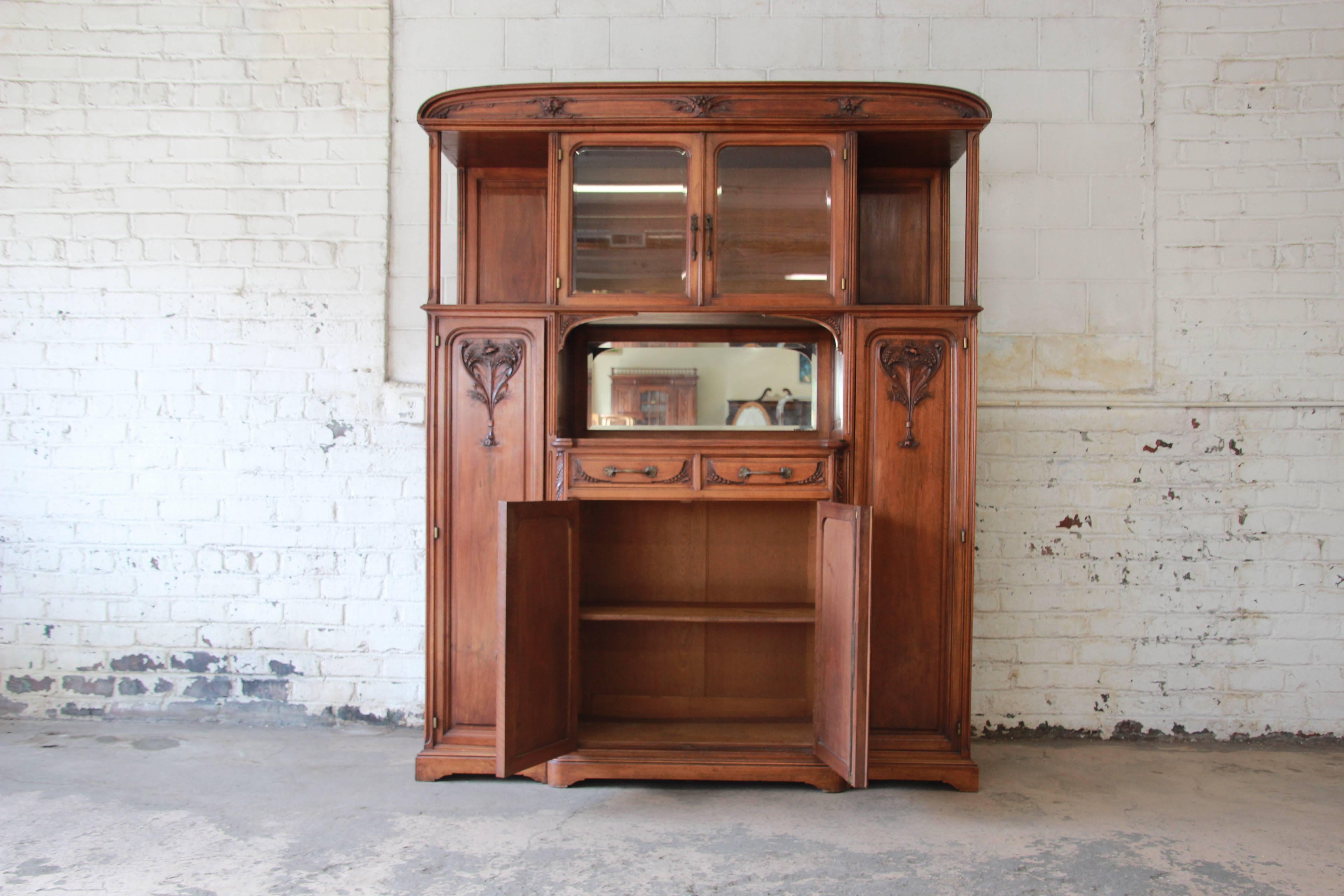 Fine French Art Nouveau Sideboard Cabinet in the Manner of Louis Majorelle In Good Condition In South Bend, IN