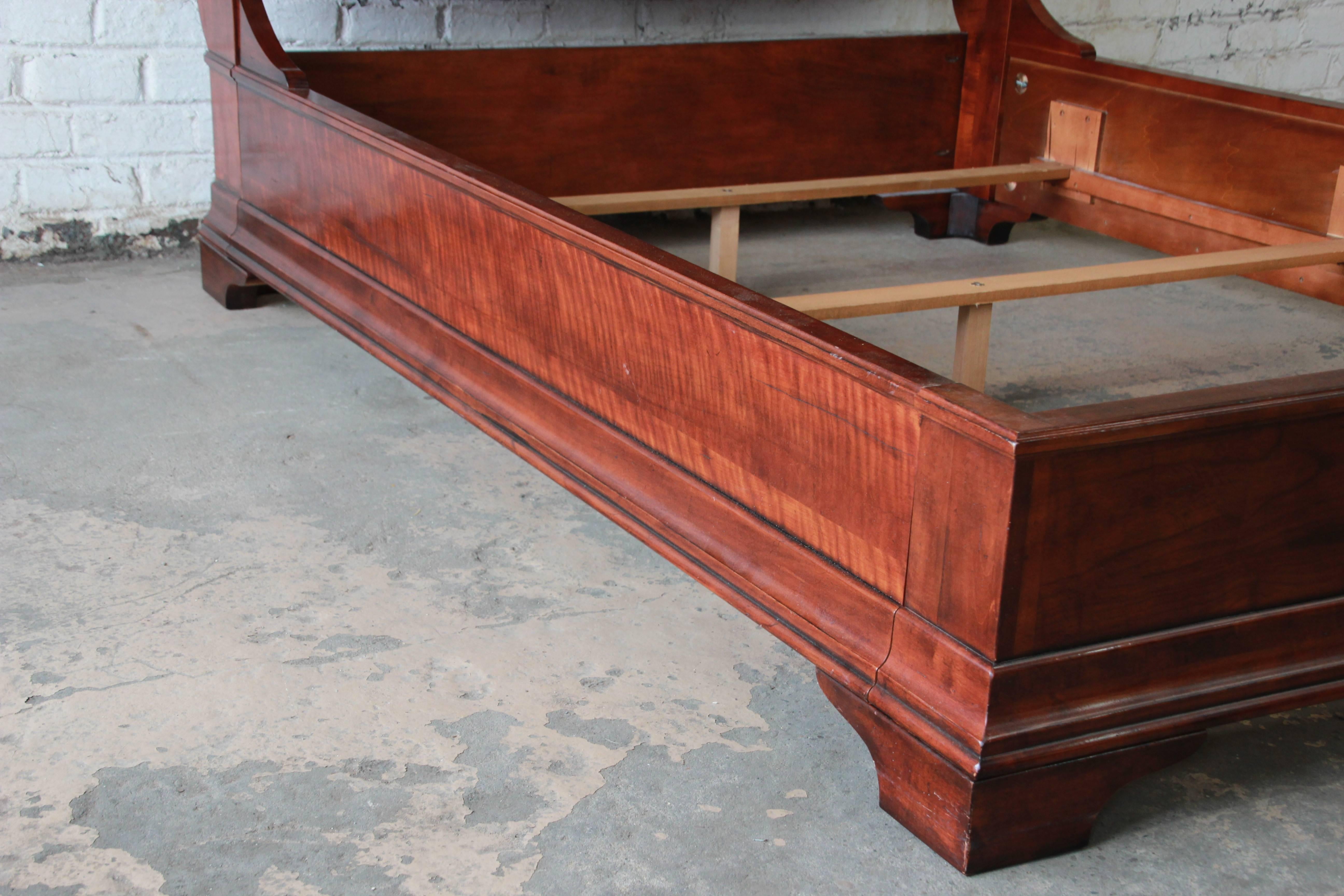20th Century Henredon Aged Cherrywood Queen-Size Sleigh Bed