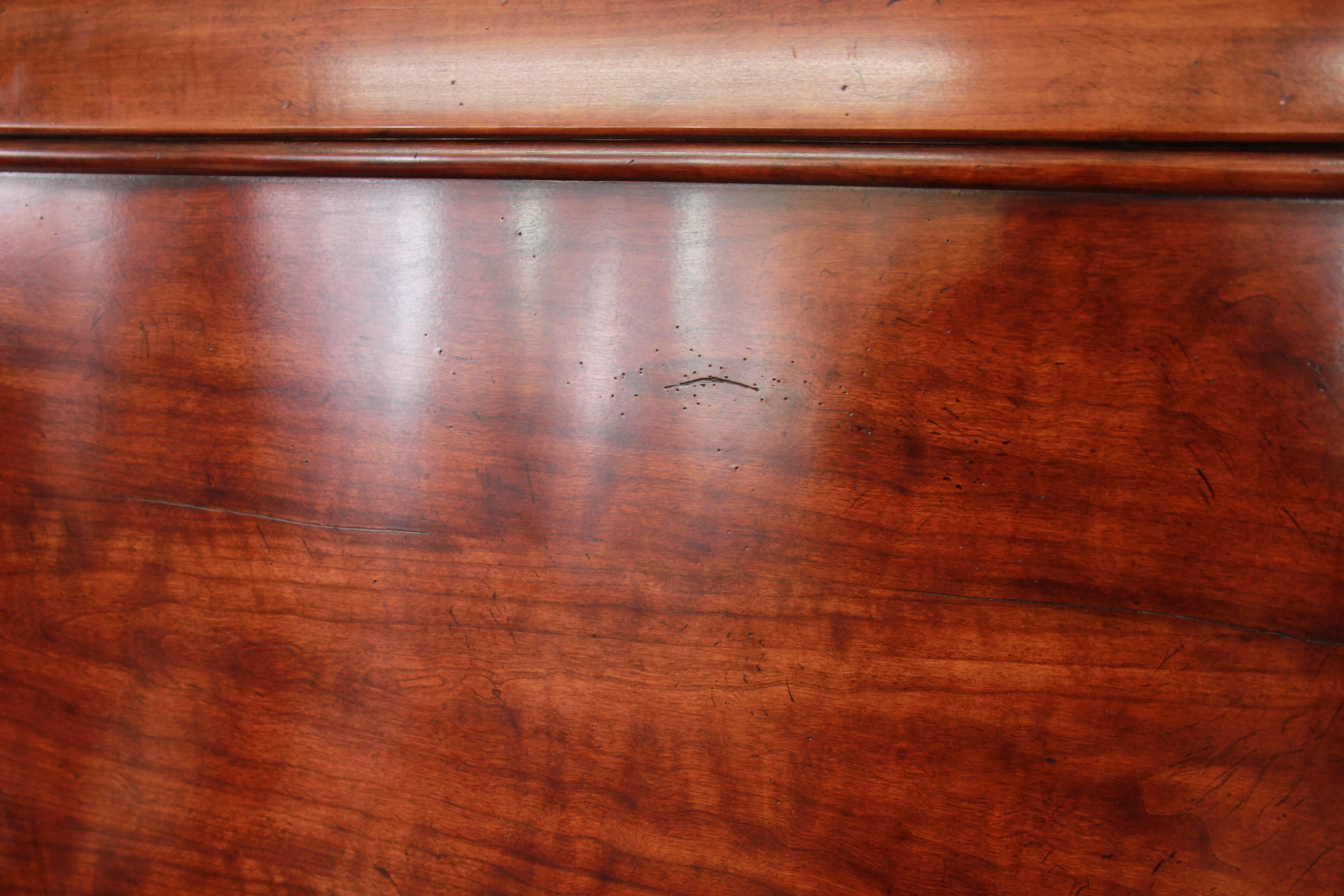 Henredon Aged Cherrywood Queen-Size Sleigh Bed In Good Condition In South Bend, IN