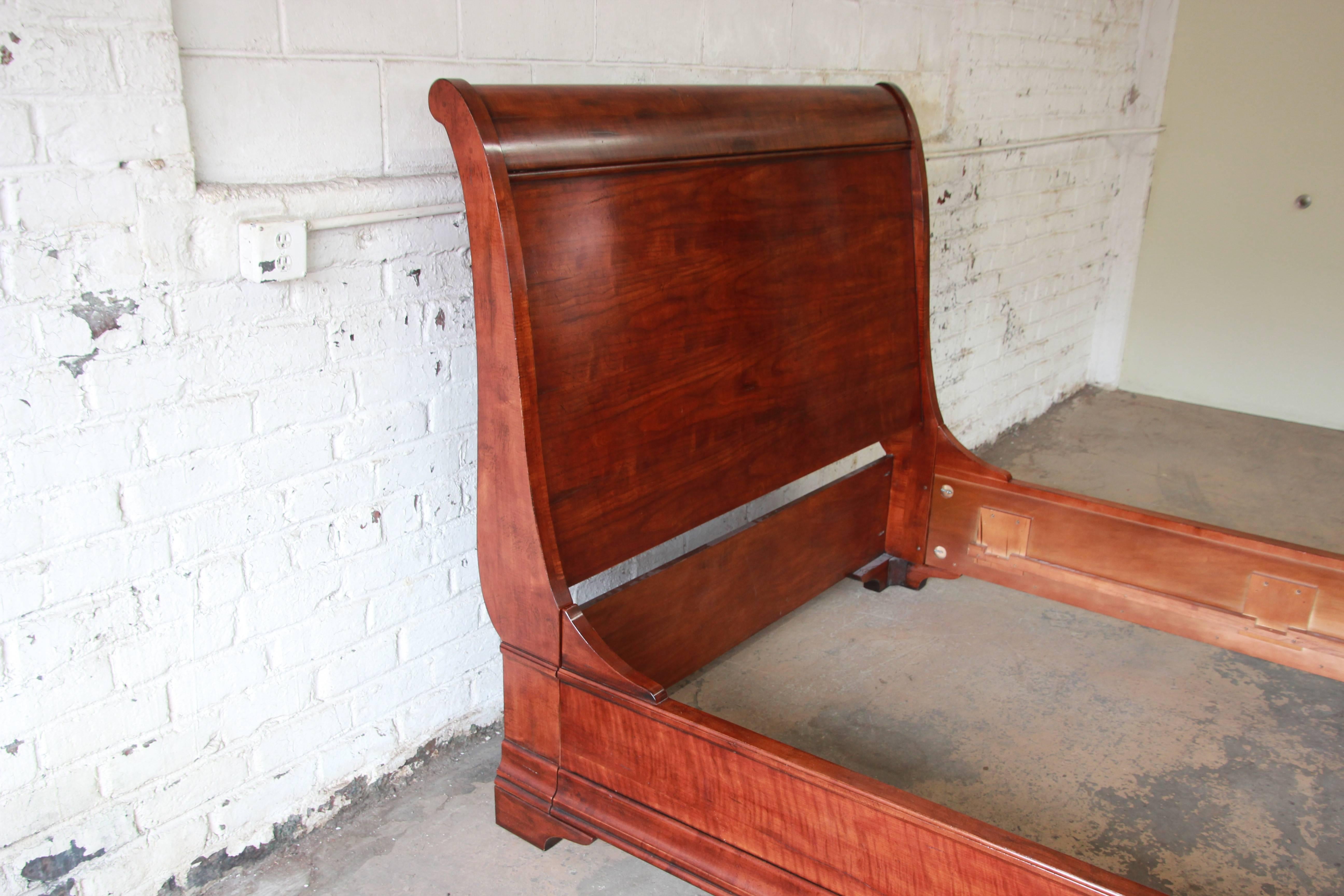 American Henredon Aged Cherrywood Queen-Size Sleigh Bed