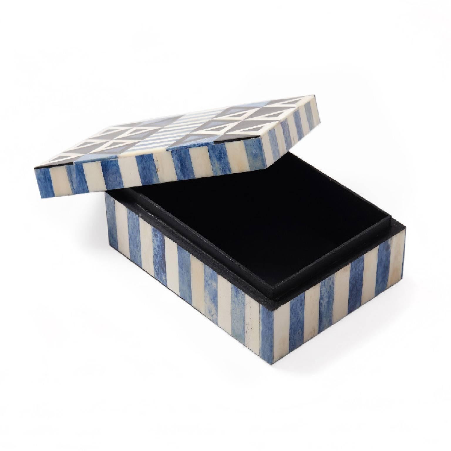 Tash your stuff in style. 

Handcrafted using traditional bone inlay technique. The Okapi box is perfect for jazzing up the top of a dresser or desk.

Measures: 7