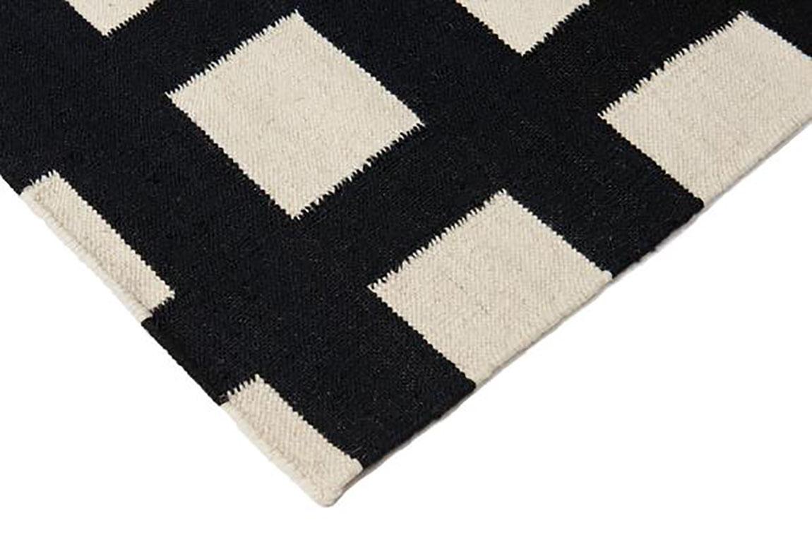 Flatwoven Modern Black and White Plaid Stripe Check Dhurrie Rug (Moderne) im Angebot