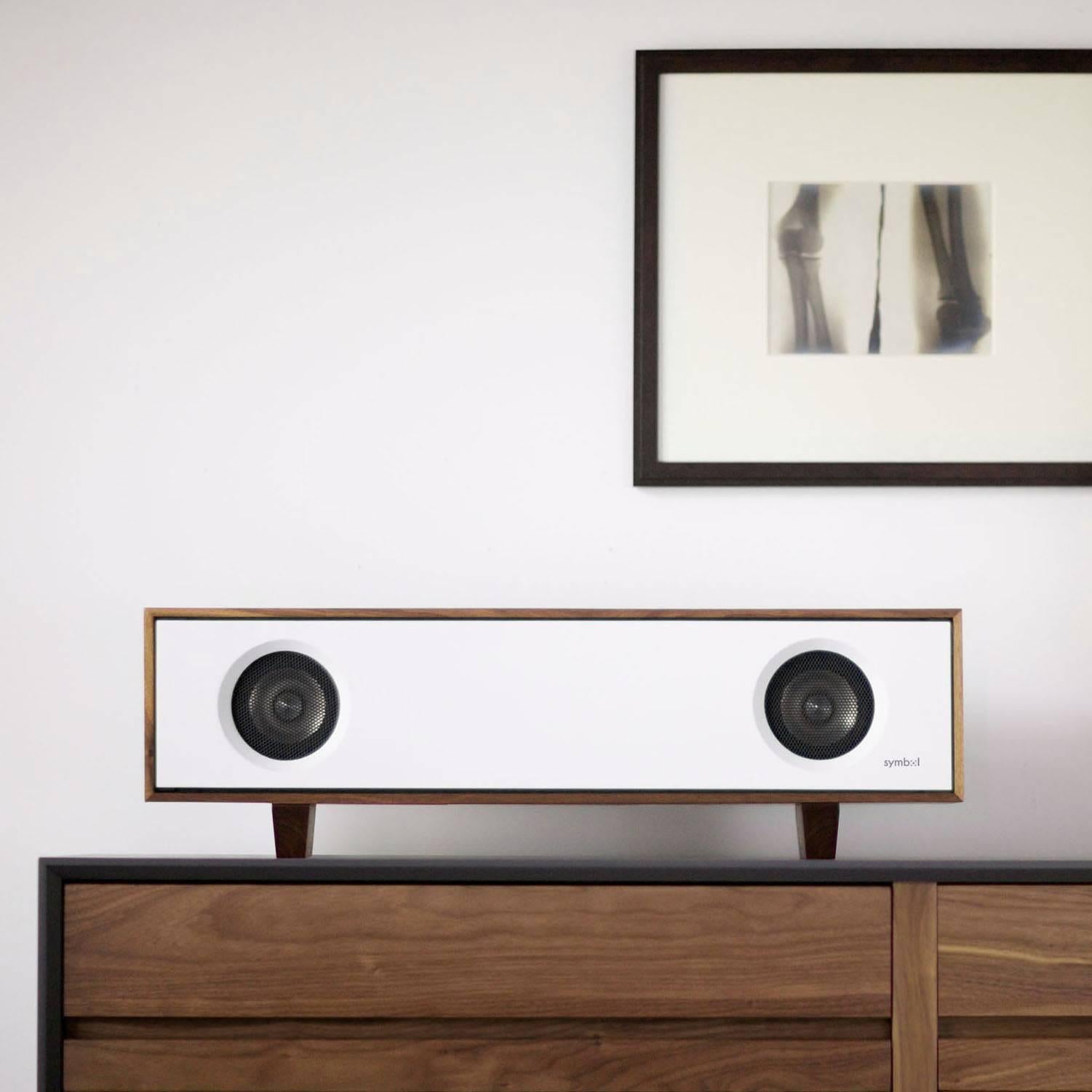 Tabletop Hifi Speaker Glacier White Cabinet with Natural Oak Speaker Front 1