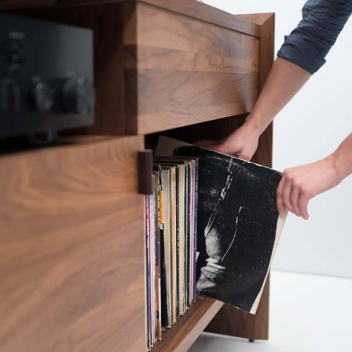 52 Zoll Unison Vinyl-Plattenständer aus natürlichem Walnussholz im Zustand „Neu“ im Angebot in Nyack, NY