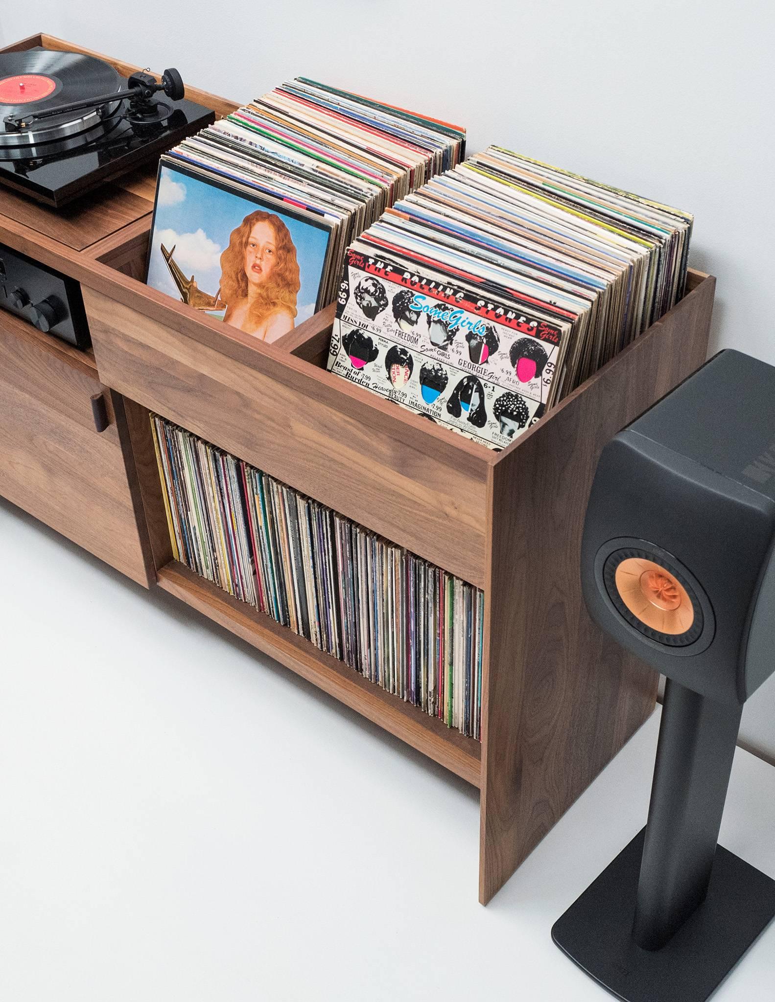 52 Zoll Unison Vinyl-Plattenständer aus natürlichem Walnussholz im Angebot 2