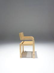 Fauteuil d'appoint contemporain à dossier incliné en bois Waka Waka