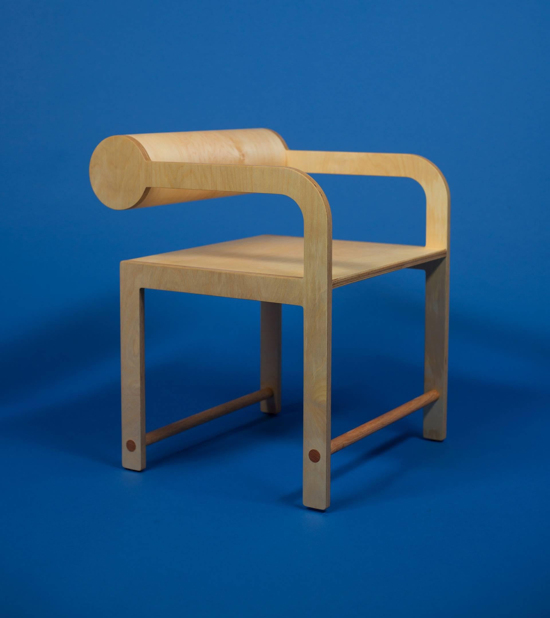Waka Waka Contemporary Indigo Blue Lacquered Cylinder Back Accent Armchair (Sperrholz) im Angebot