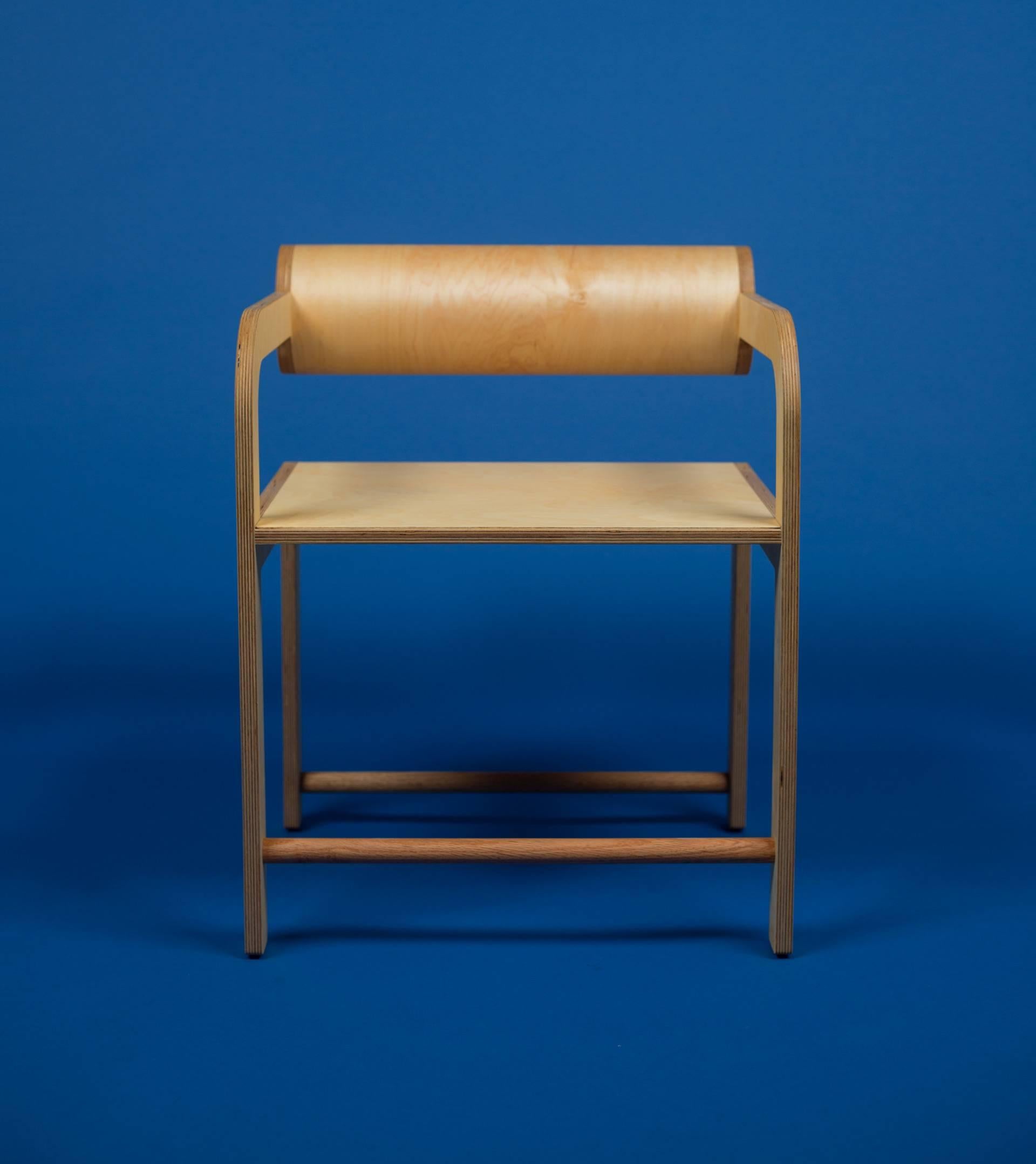Waka Waka Contemporary Indigo Blue Lacquered Cylinder Back Accent Armchair im Angebot 2