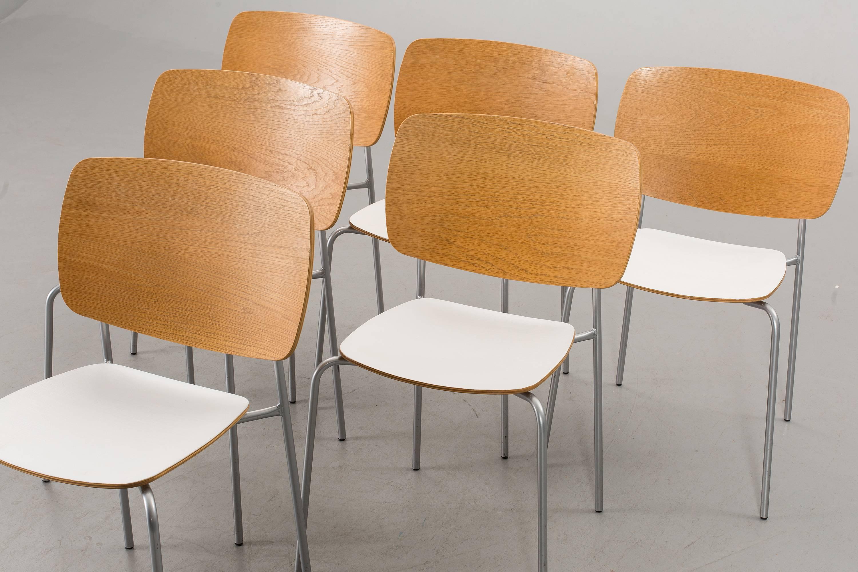 Modern set of chairs designed by Swedish architect Jonas Lindvall for Skandiform in 20th century. Made in laminated oak, white lacquered in the seat. Stackable chairs.

Jonas Lindvall
An exponent of traditional Swedish craftsmanship, Jonas Lindvall