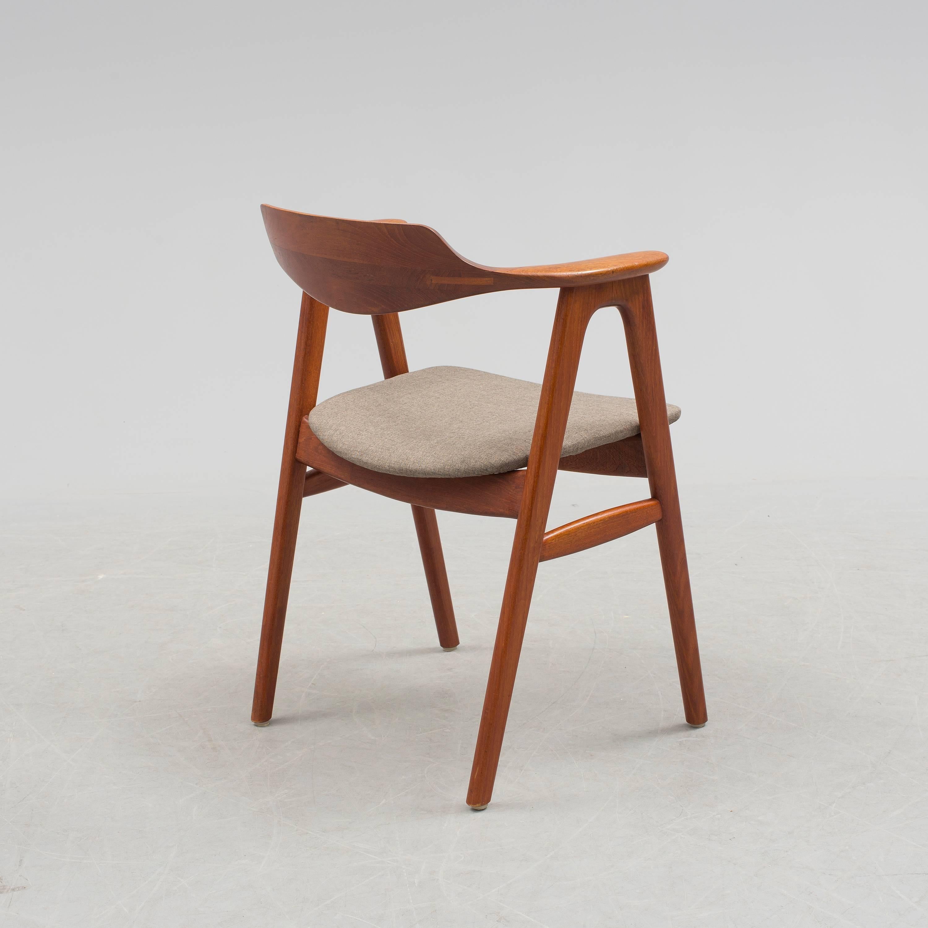 Danish modern desk armchair designed by Erik Kirkegaard for Høng Møbelfabrik. Wool fabric upholstered. This famous Danish design was called 'The Hong Chair'.