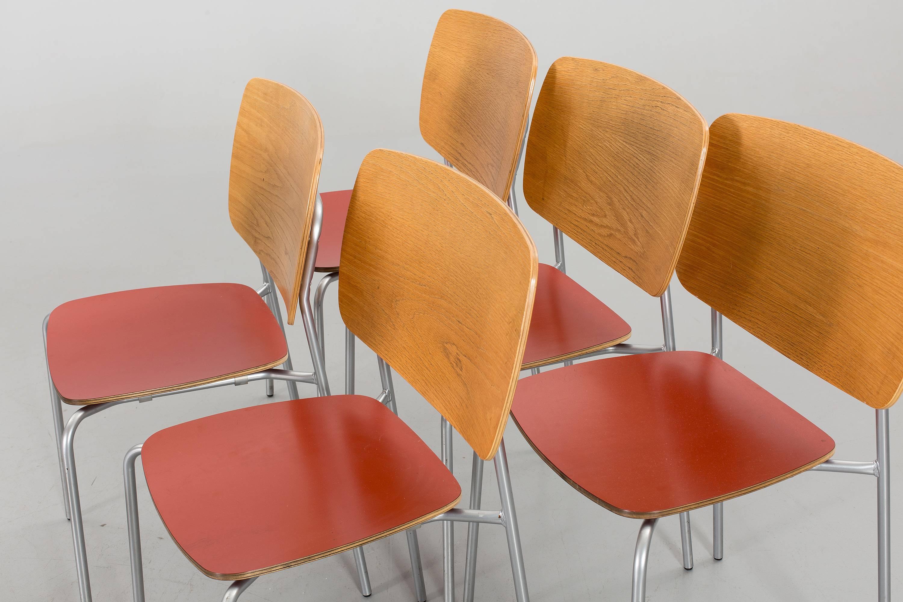 Modern set of chairs designed by Swedish architect Jonas Lindvall for Skandiform in 20th century. Made in laminated oak, red lacquered in the seat. Stackable chairs.

Jonas Lindvall
An exponent of traditional Swedish craftsmanship, Jonas Lindvall