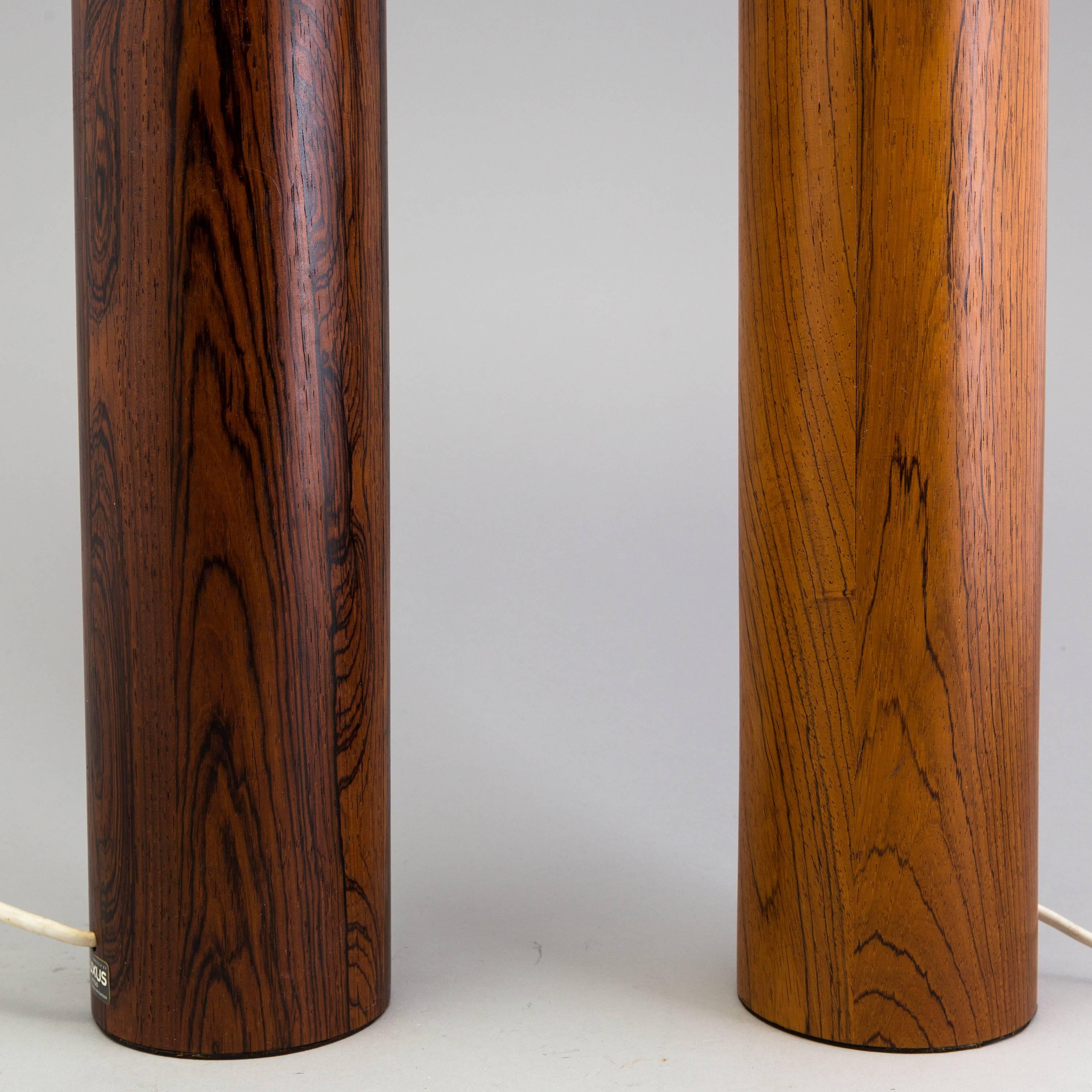 Scandinavian Modern pair of table lamps by Uno & Osten Kristiansson for Luxus, manufactured in Sweden in 1960s. Base in rosewood and acrylic shade. 
Labeled by Luxus.