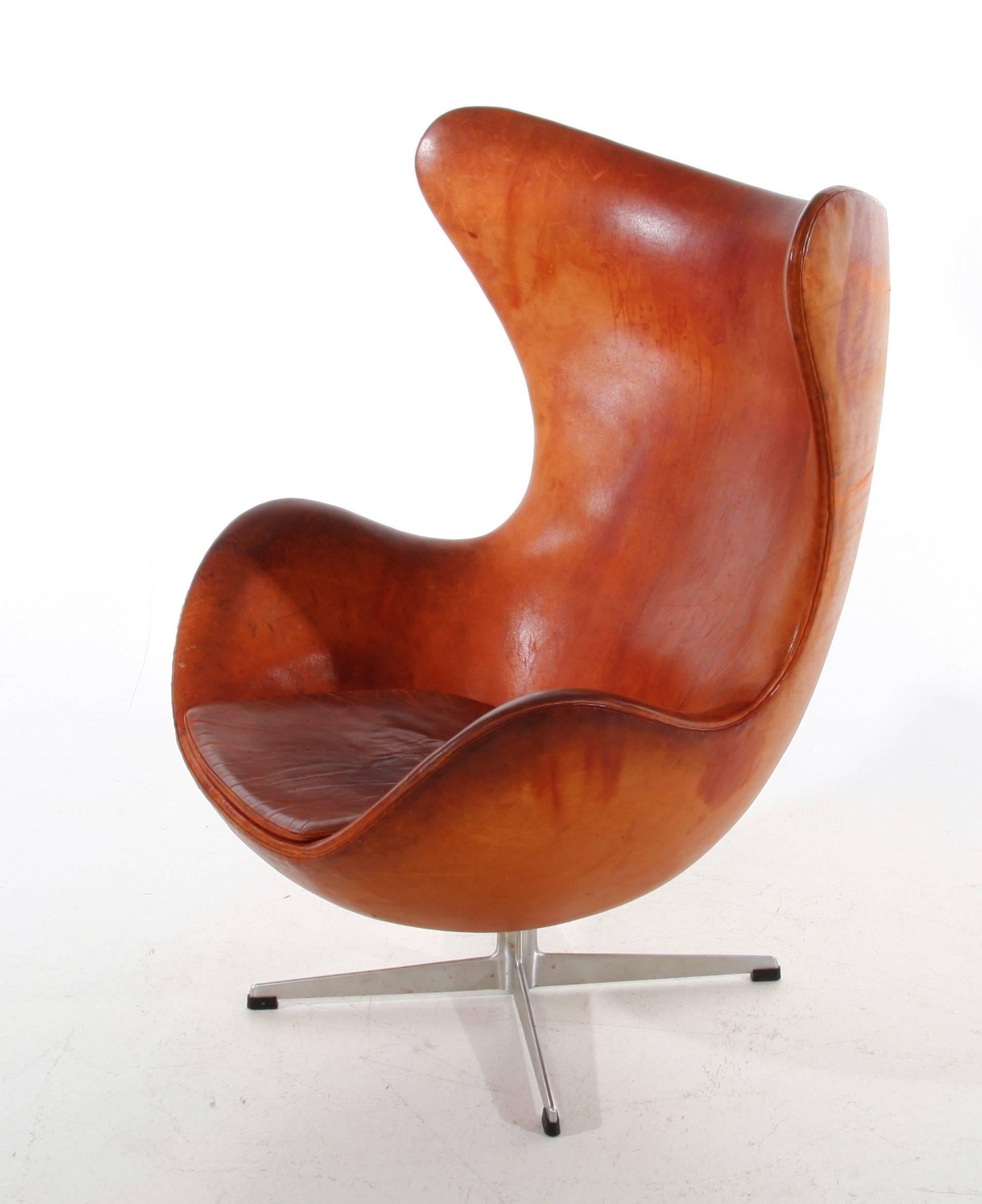 Scandinavian Modern Arne Jacobsen Egg Chair by Fritz Hansen in Denmark