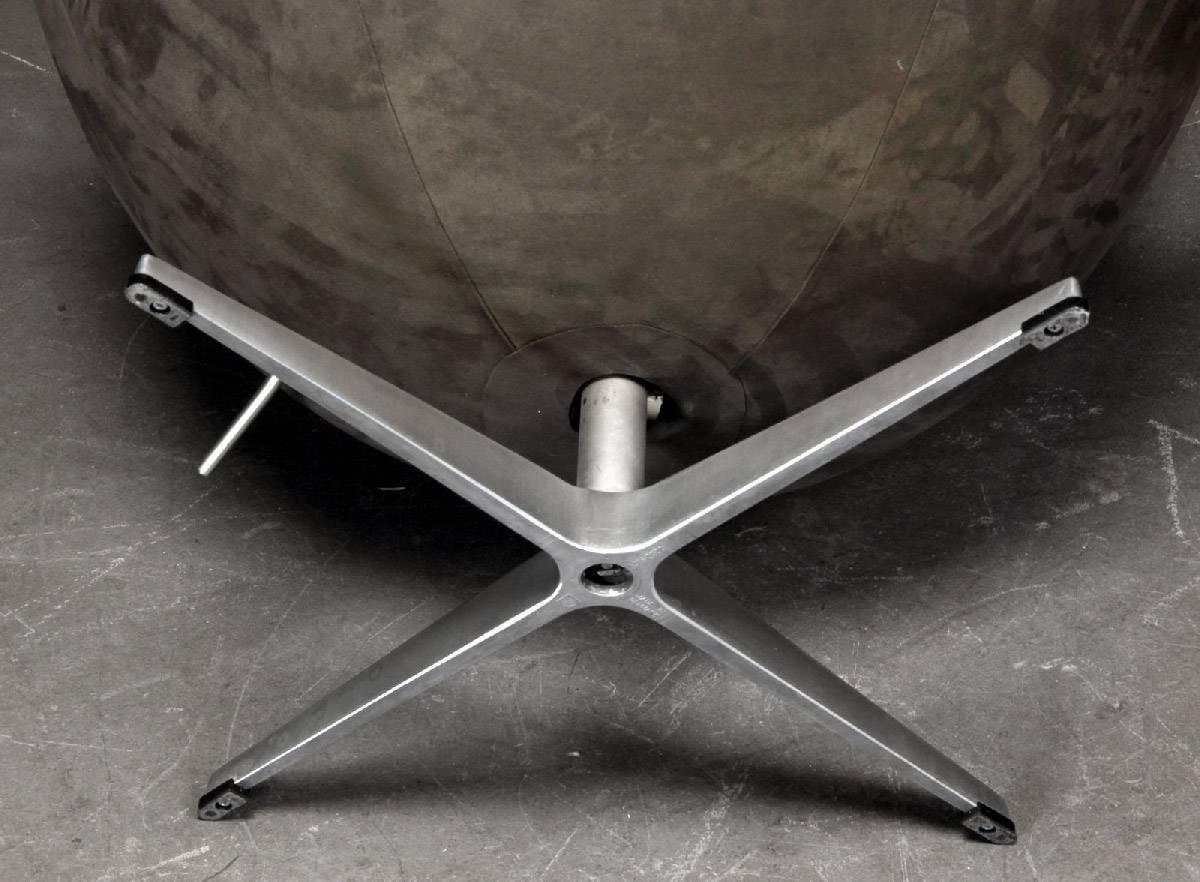 Arne Jacobsen Egg Chair by Fritz Hansen in Denmark In Good Condition In Madrid, ES