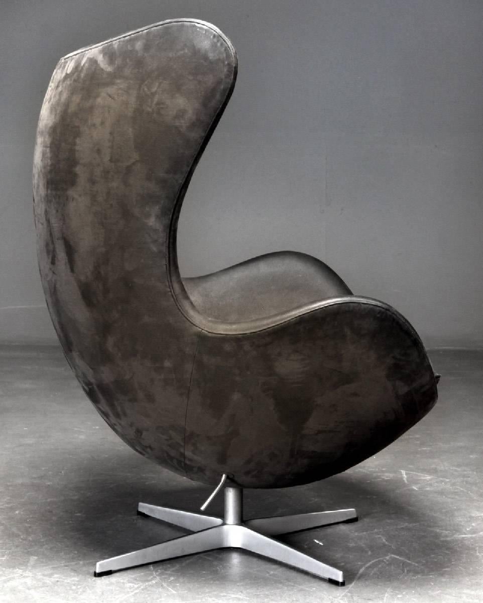 Scandinavian Modern Arne Jacobsen Egg Chair by Fritz Hansen in Denmark