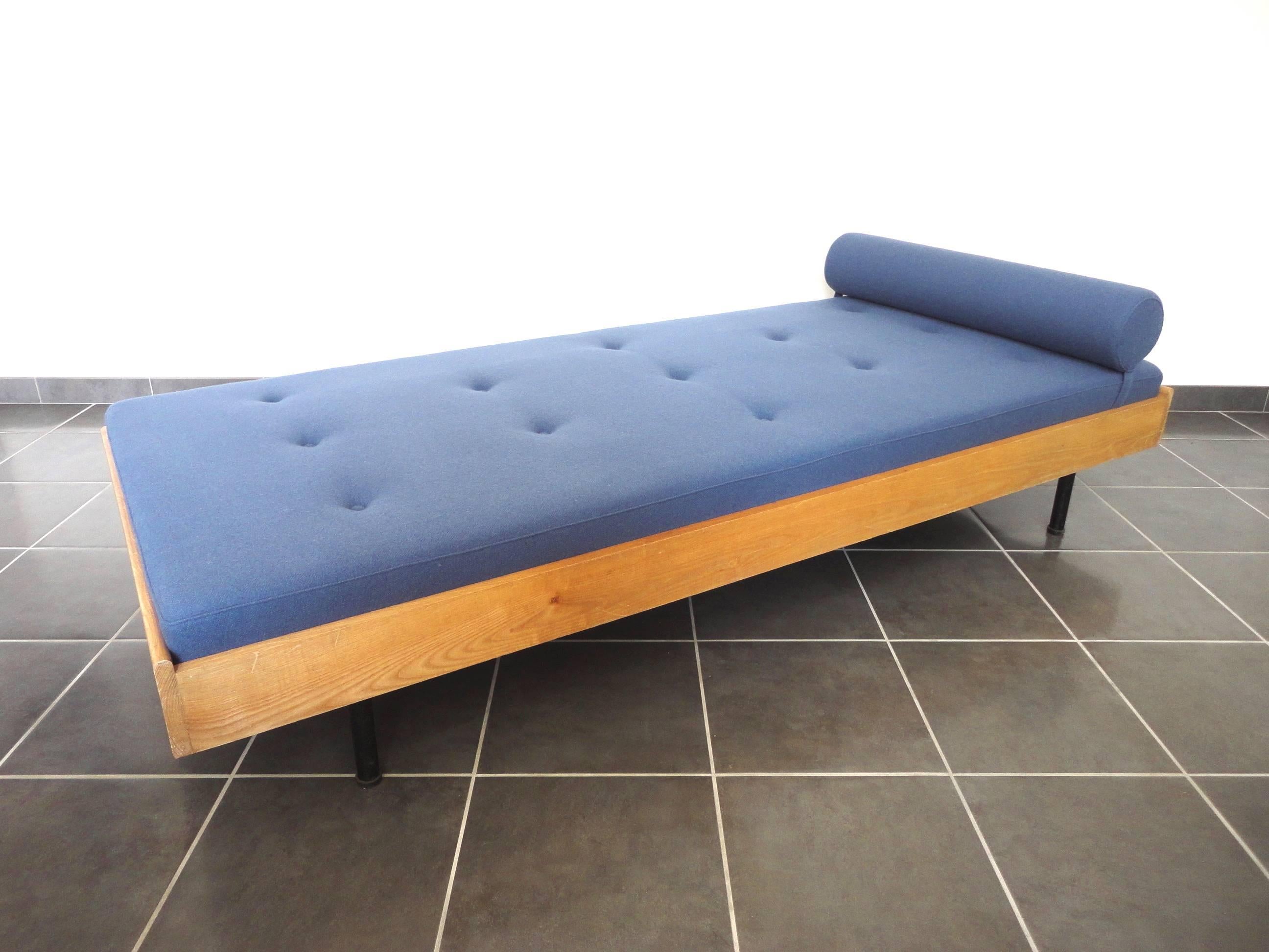 French Mid-Century Daybed in Ash and Fabric, 1950s In Excellent Condition In La Teste De Buch, FR