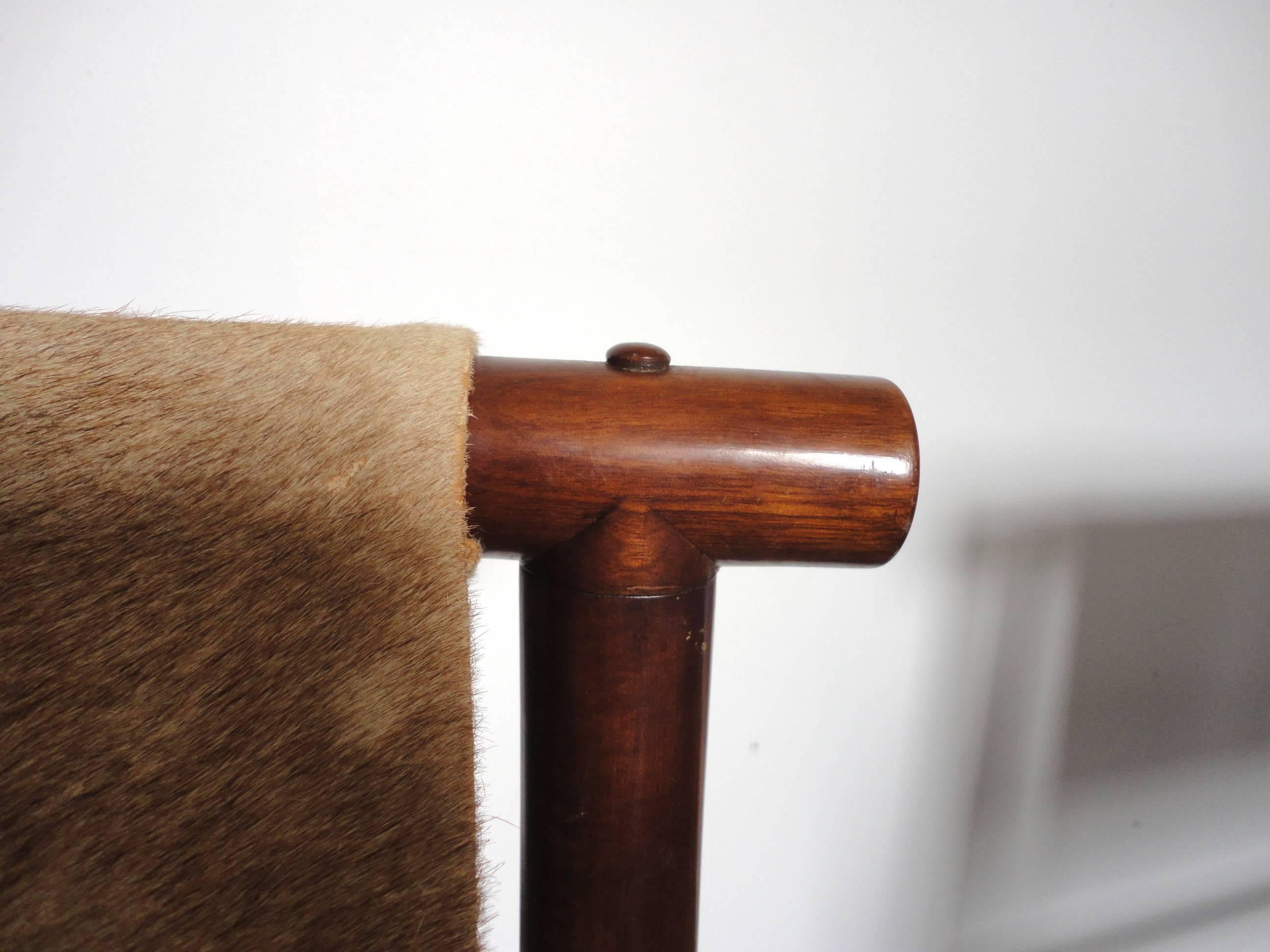 Dujo Cuba Pair of Architectural Stools in Mahogany and Goat Skin, 1970s In Good Condition In La Teste De Buch, FR