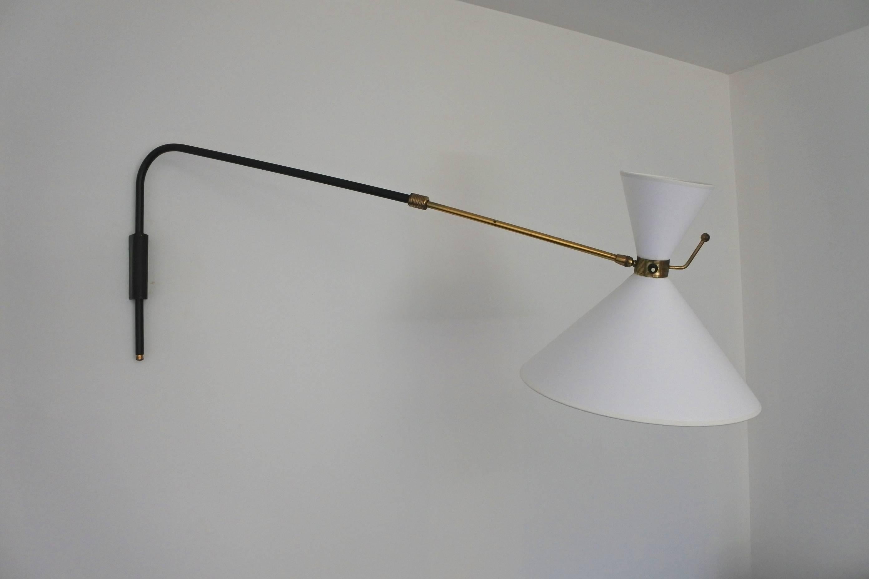 Arlus Swing Arm Wall Lamp, Brass and Lacquered Metal, Mid-Century, France, 1950s In Good Condition In La Teste De Buch, FR