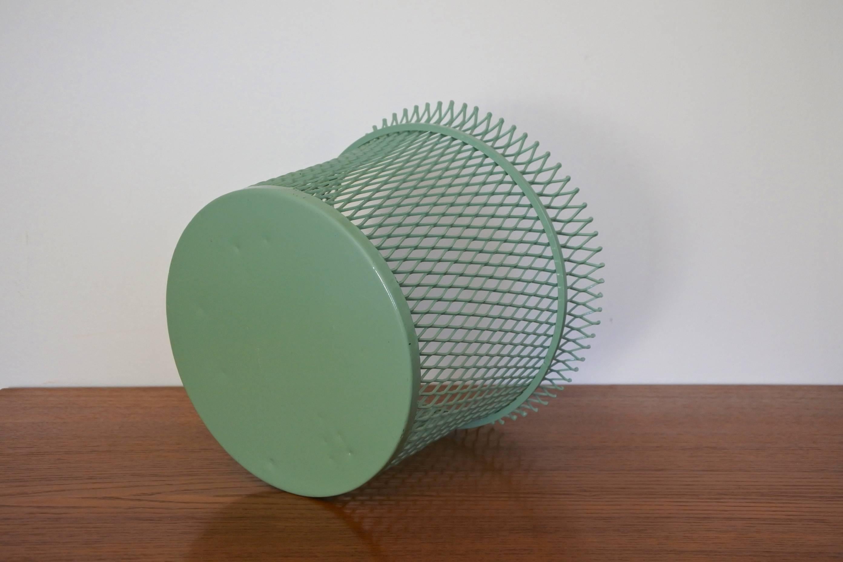 Midcentury wastepaper basket by French designer Mathieu Mategot.
Green lacquered metal.
It is documented in the book 