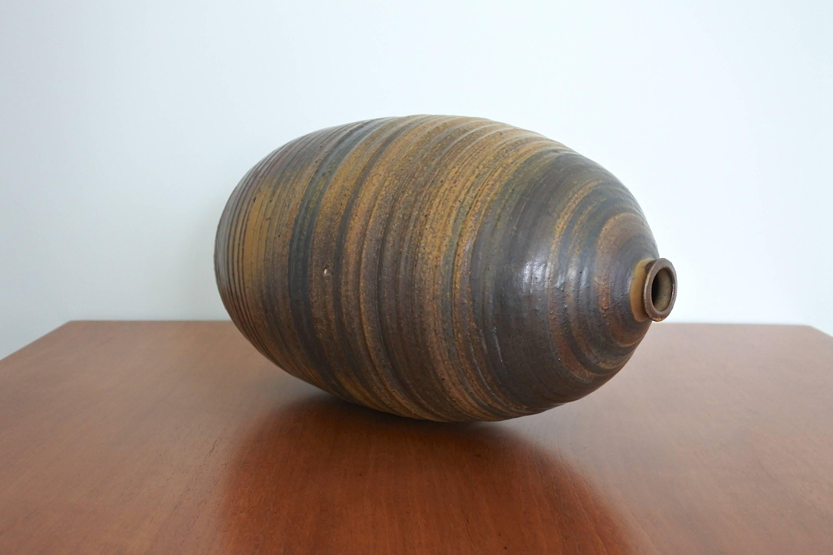 20ième siècle Grand vase en poterie d'atelier du milieu du siècle, États-Unis, années 1960 en vente