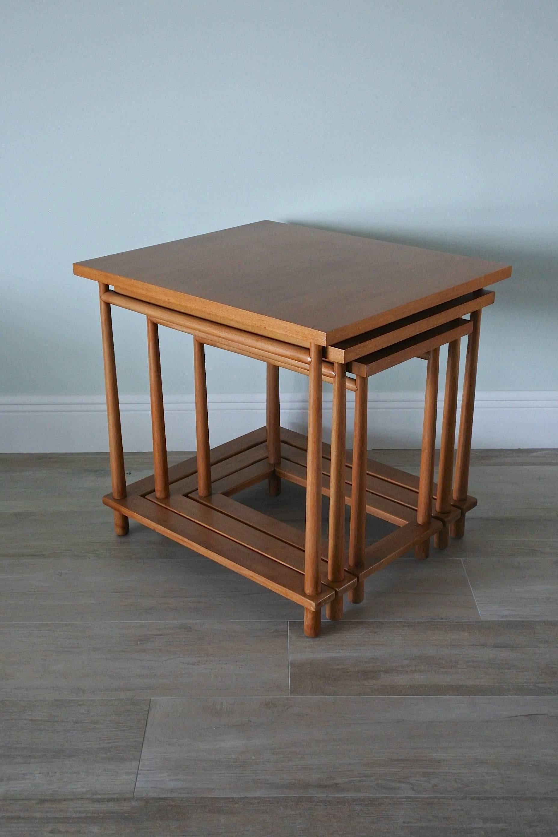 Set of three nesting tables by T.H. Robsjohn-Gibbings.
Manufactured in the United States in the 1950s by Widdicomb.
Solid and veneered wood.
Label underneath the smaller table.
       