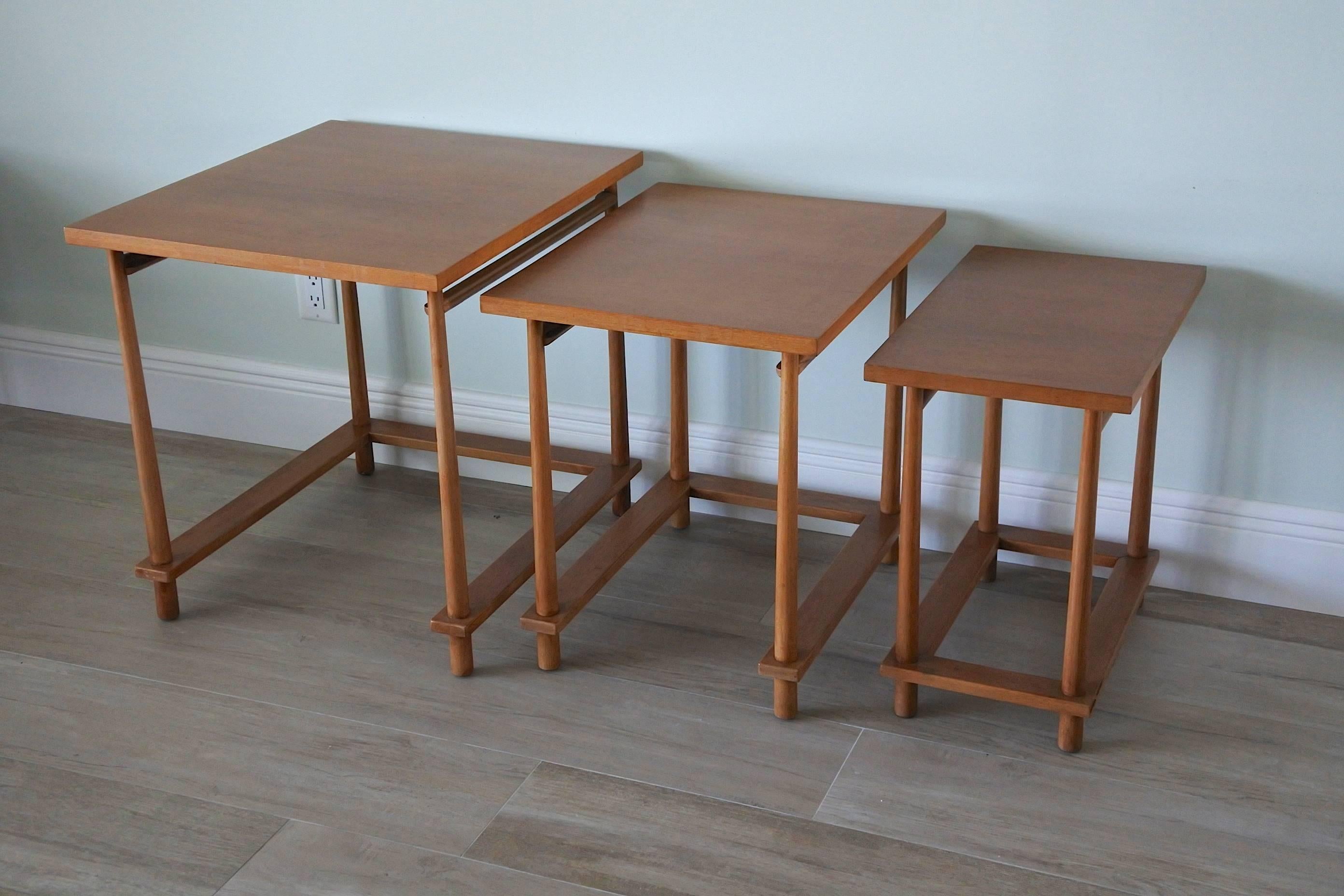 T.H. Robsjohn-Gibbings Midcentury Set of Nesting Tables by Widdicomb, USA, 1950s In Good Condition In La Teste De Buch, FR