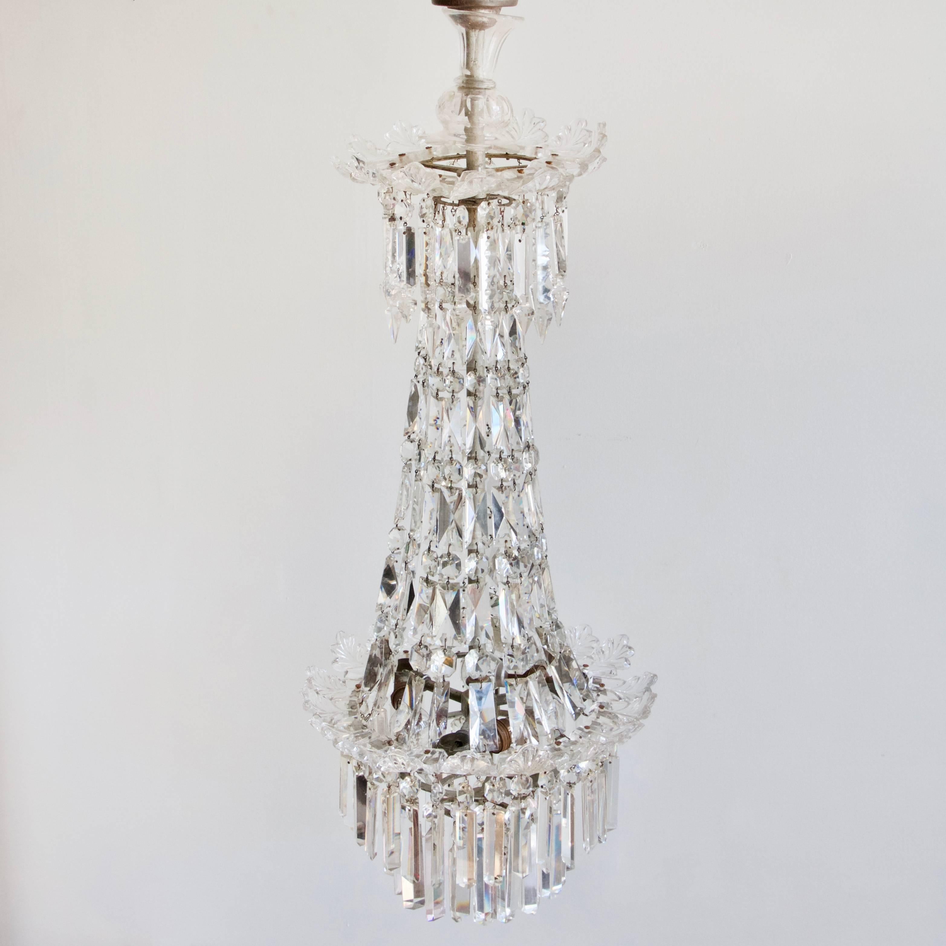 Crystal Chandelier In Good Condition In Stockport, GB