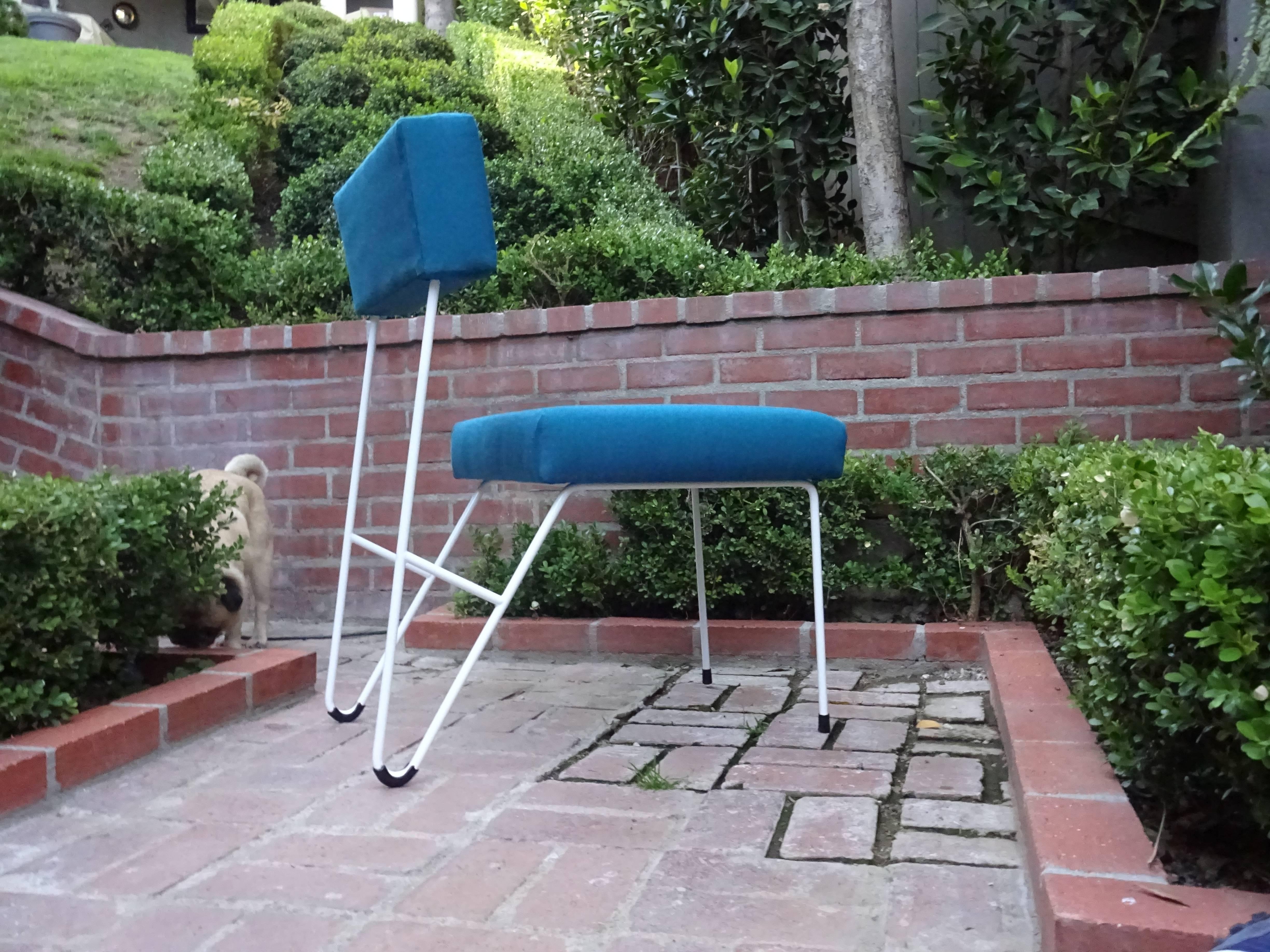 Outdoor gepolsterter Beistellstuhl aus pulverbeschichtetem Edelstahl mit Sonnenschirm für das Esszimmer im Angebot 2
