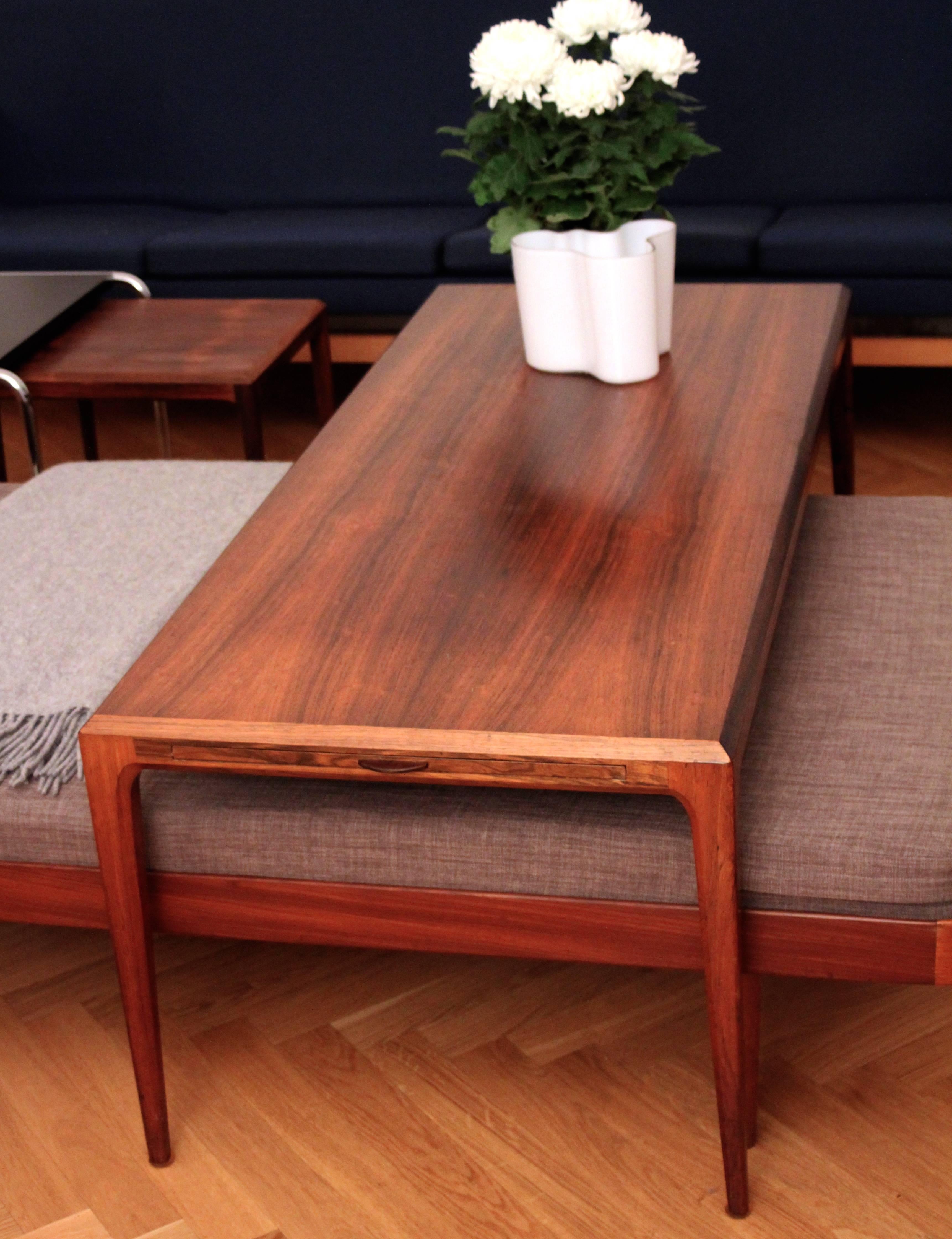 Danish Mid-Century Rosewood Coffee Table by Johannes Andersen for CFC Silkebor For Sale 4