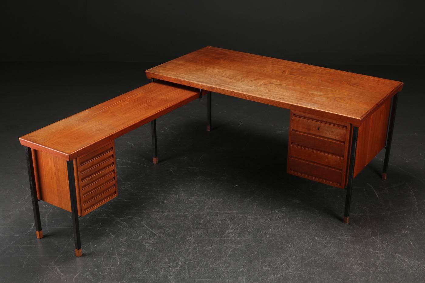 This desk was designed by Danish design duo Peter Hvidt and Orla Mølgaard Nielsen for Søborg Møbelfabrik. The modern desk has a minimalistic form and the rectangular tops are supported by a steel frame with solid teak foot caps. This piece can be