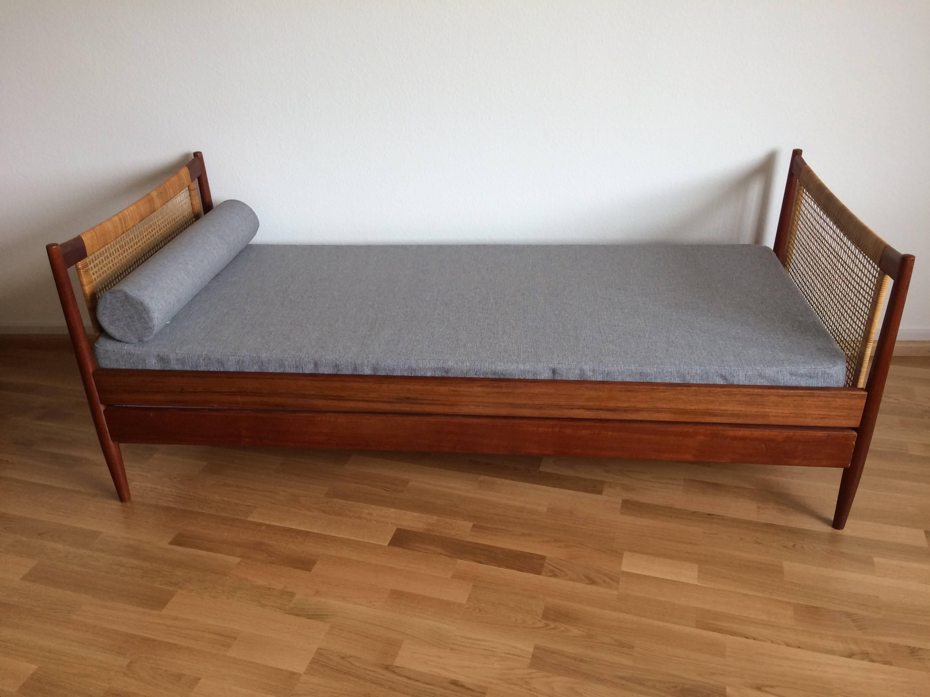 Danish Mid-Century Teak Daybed by Børge Mogensen for Søborg Møbler, 1950s 2