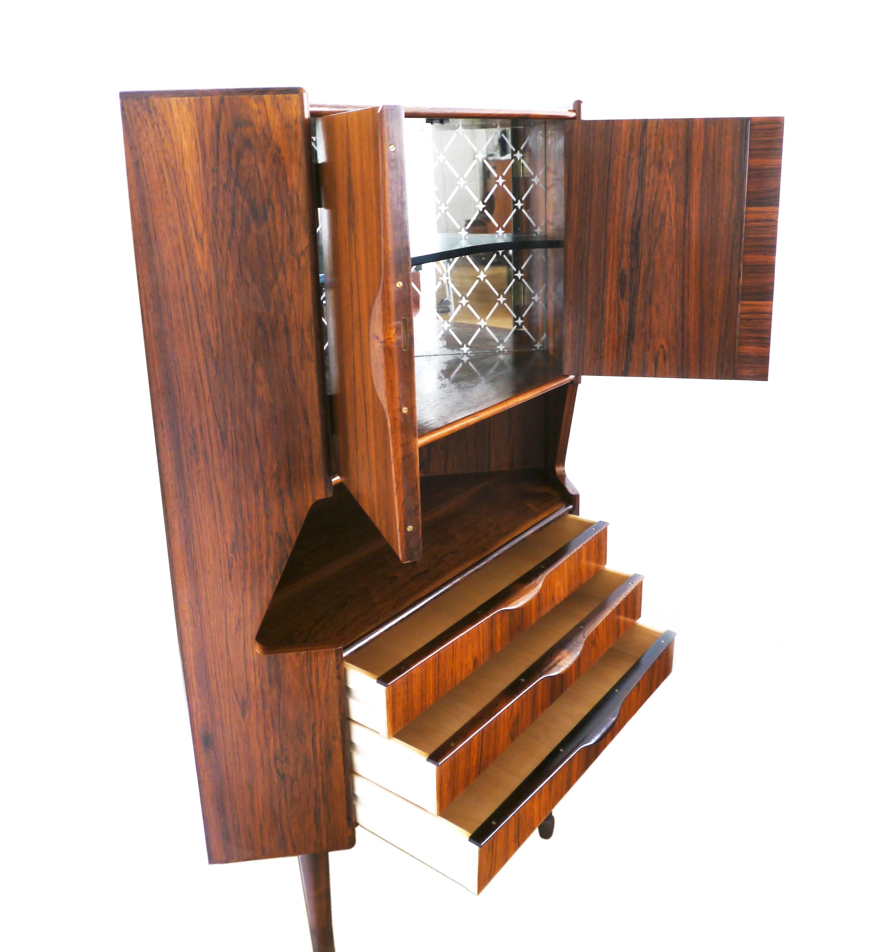 Mid-Century Bar Corner Highboard in Rosewood by Gunni Omann 1950s In Excellent Condition In Basel, CH