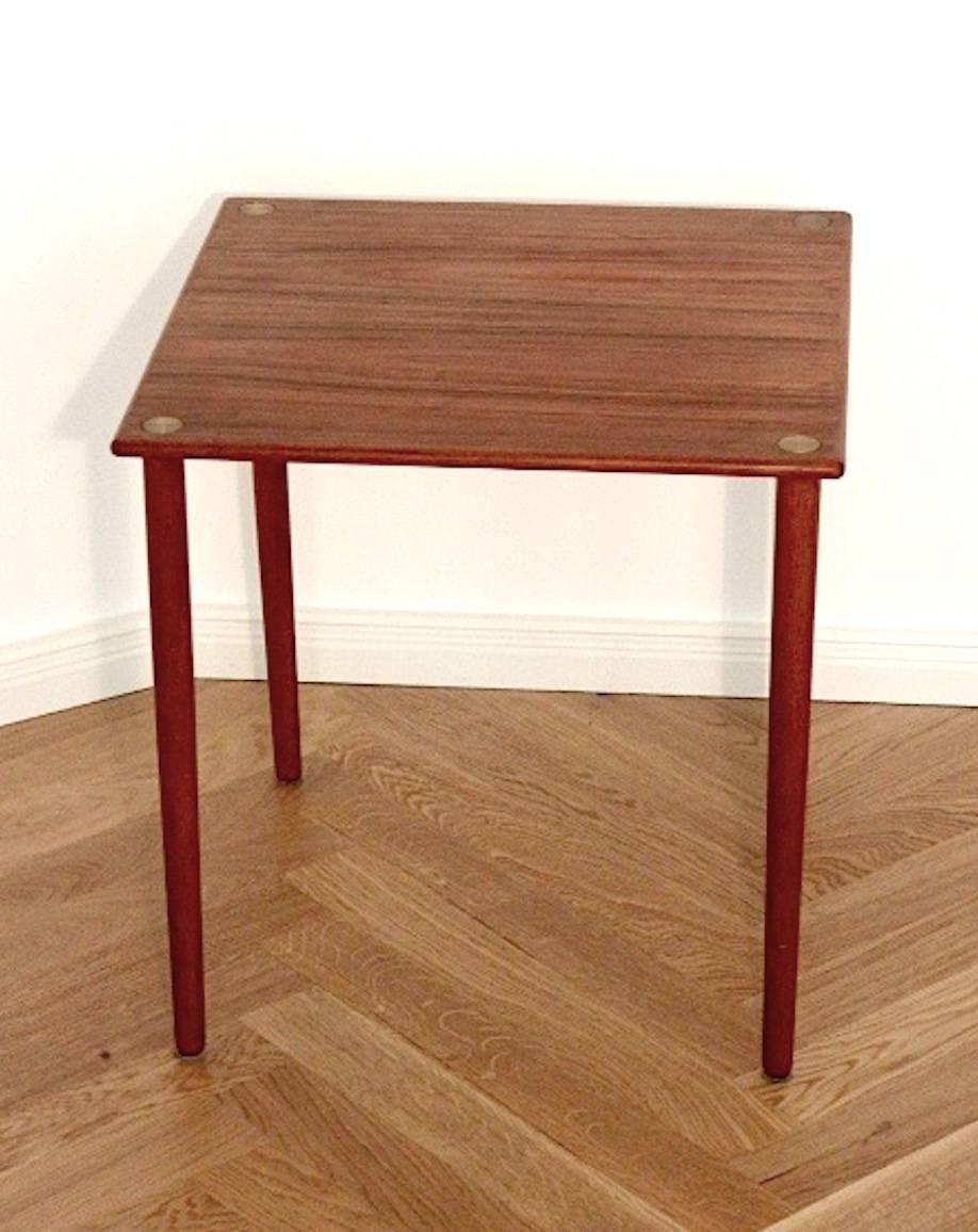 A very minimal and functional side table, model No. 8739, from the 1960s, made by Georg Petersens / GP Farum in the 1960s. The legs can be screwed off. A sticker with the manufacturer label is under the tabletop.