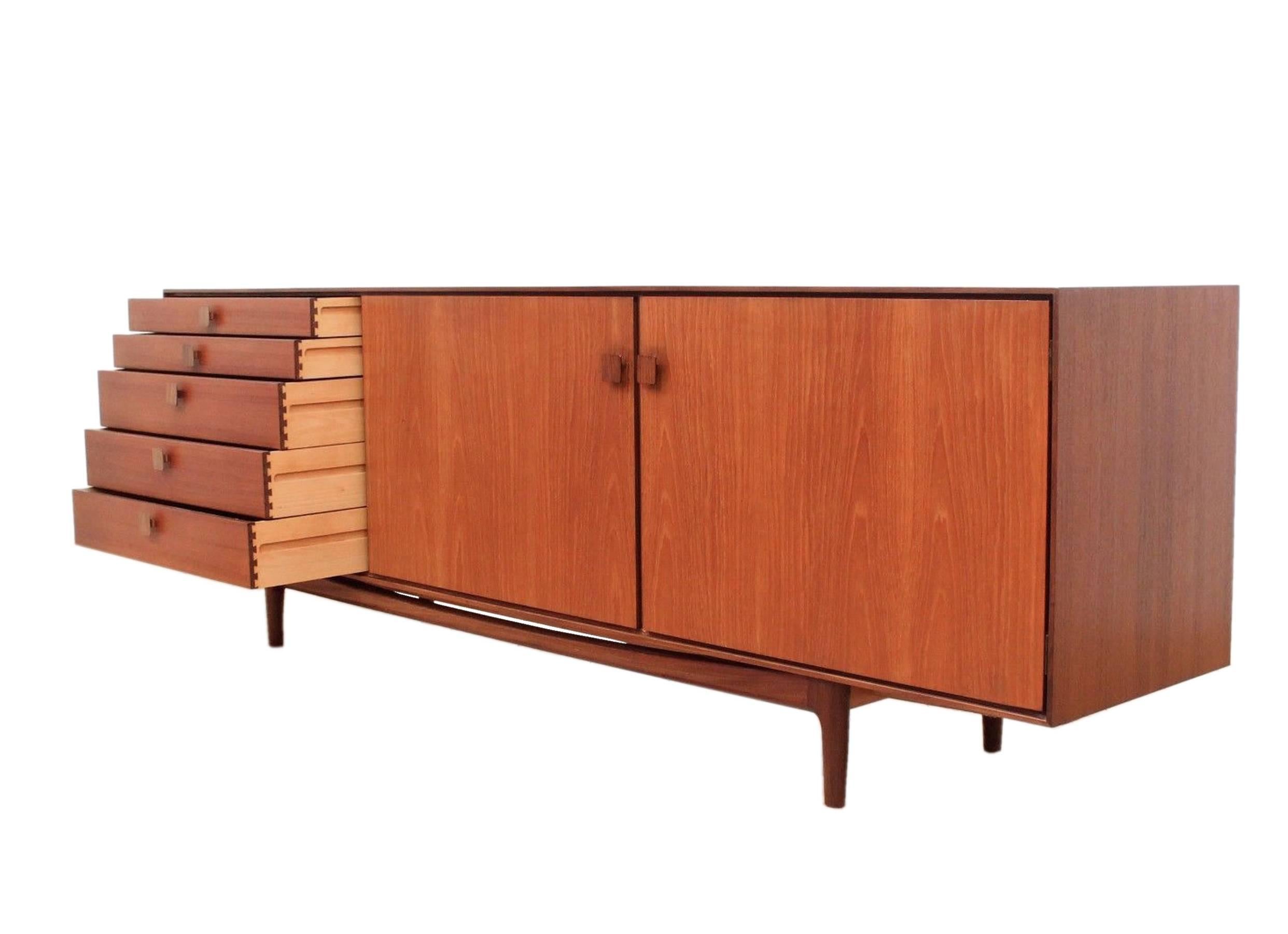 Danish Mid-Century Long Teak Sideboard by IB Kofod-Larsen for G Plan, 1960s In Excellent Condition For Sale In Basel, CH