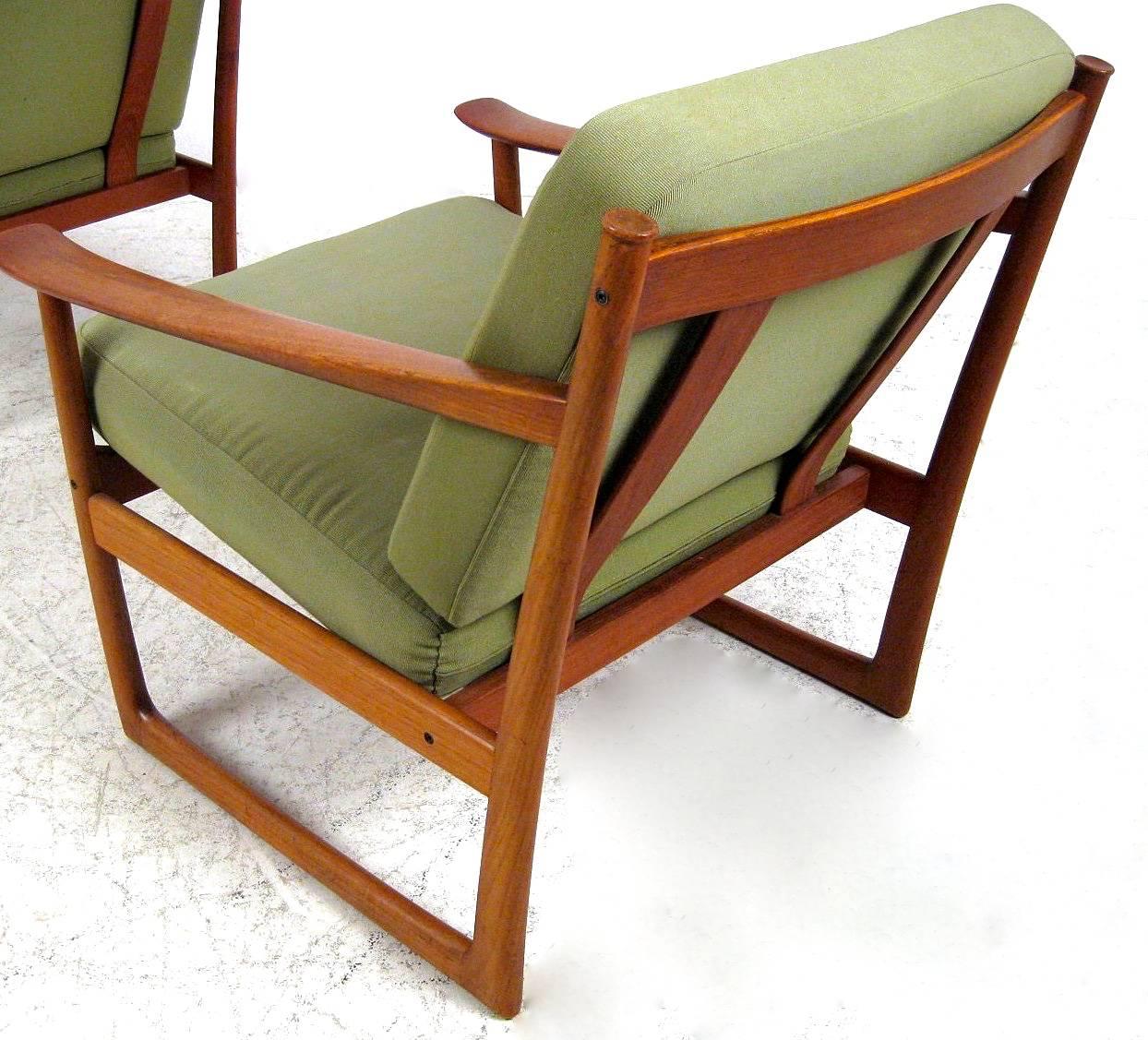 Scandinavian Modern Danish Mid-Century Teak Easy Chair by Peter Hvidt & Orla Mølgaard-Nielsen FD 130 For Sale