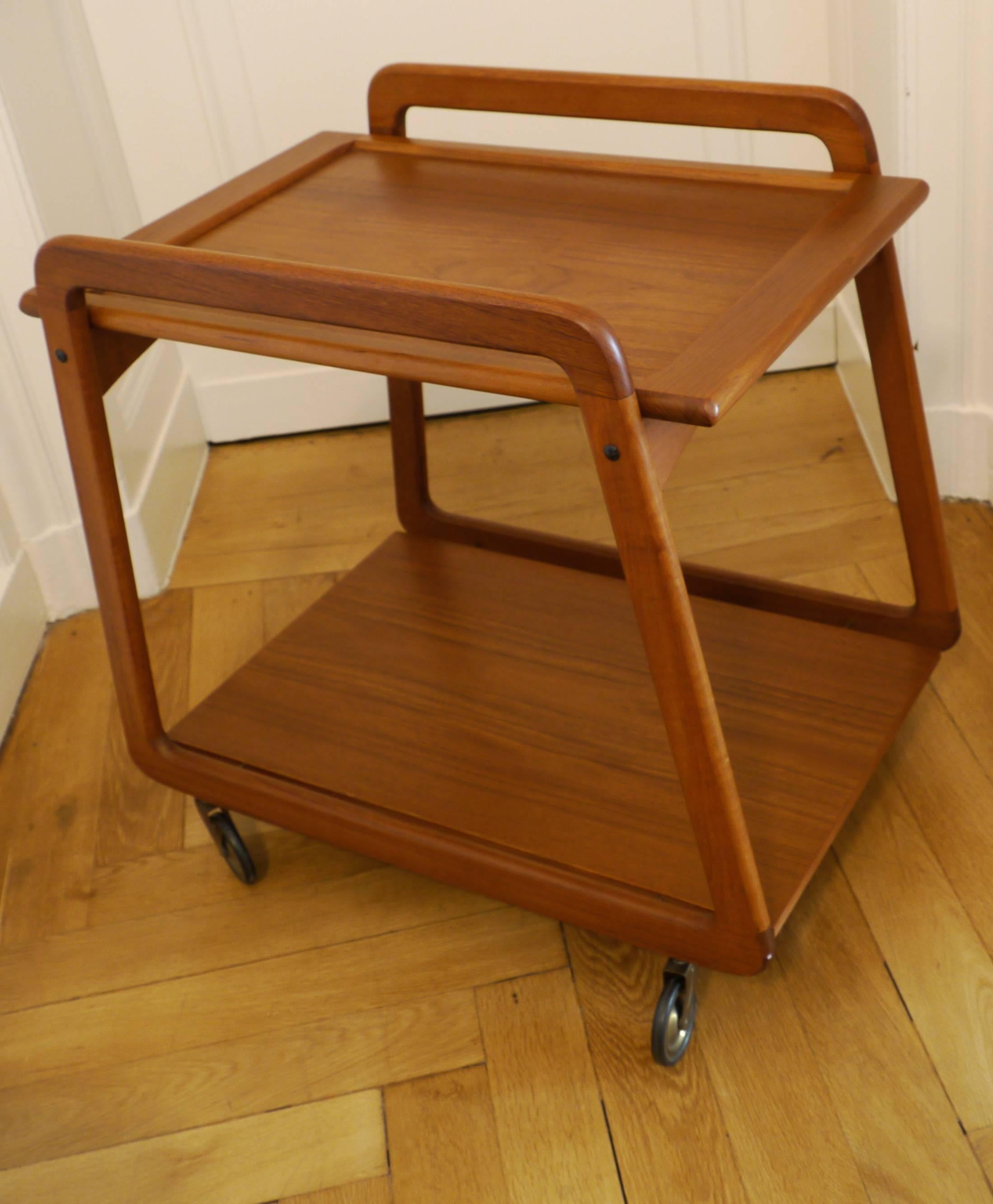 Danish Mid-Century Drinks Trolley with Removable Tray by Sika Mobler, 1960s In Good Condition For Sale In Basel, CH