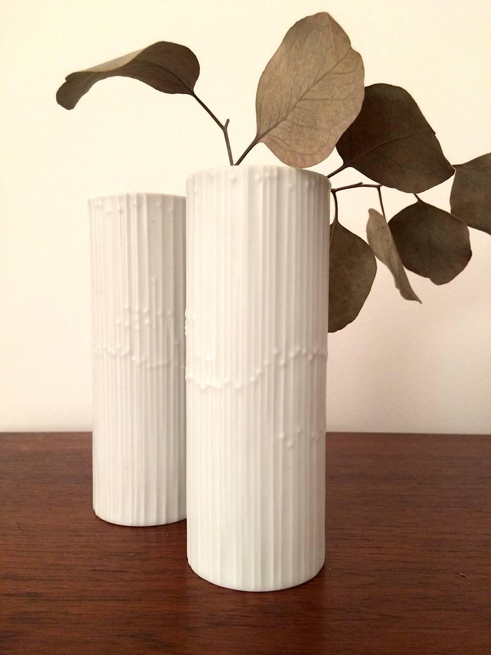 This porcelain vase was designed in the 1960s by Tapiola Wirkkala and produced by Rosenthal in Germany. It is made of fine porcelain and features an Op Art pattern and relief decor in Bamboo optic. Comes with golden stamp on the bottom.
        