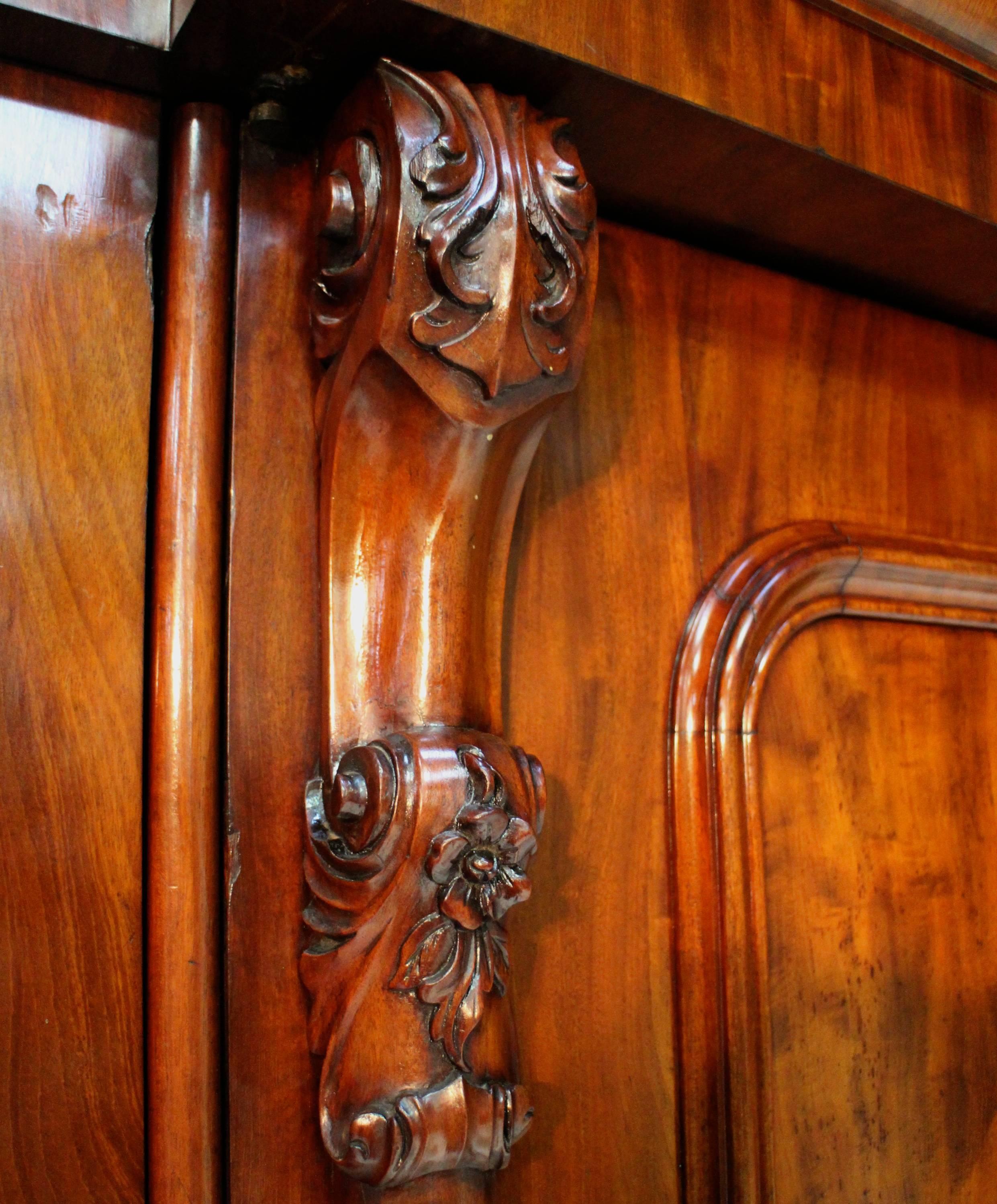 19th Century English Victorian Mahogany Three-Door Breakfront Wardrobe
