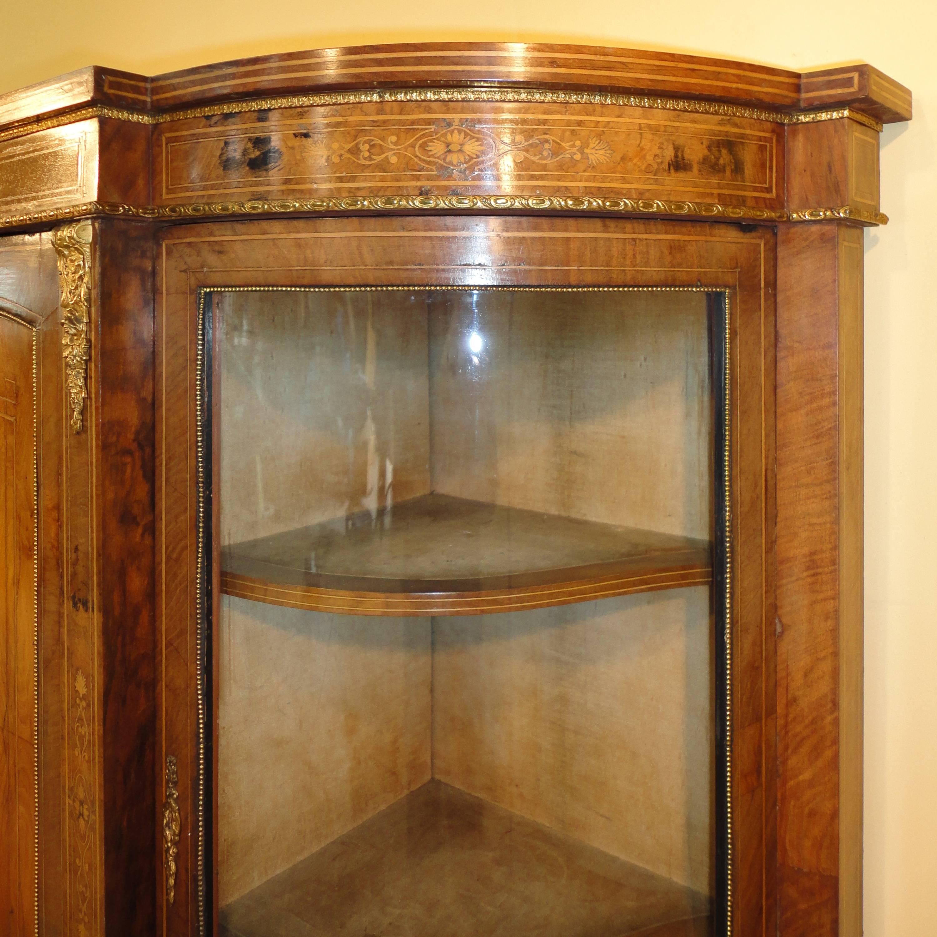 Victorian Burr Walnut and Marquetry Inlaid Credenza In Good Condition For Sale In Glasgow, GB