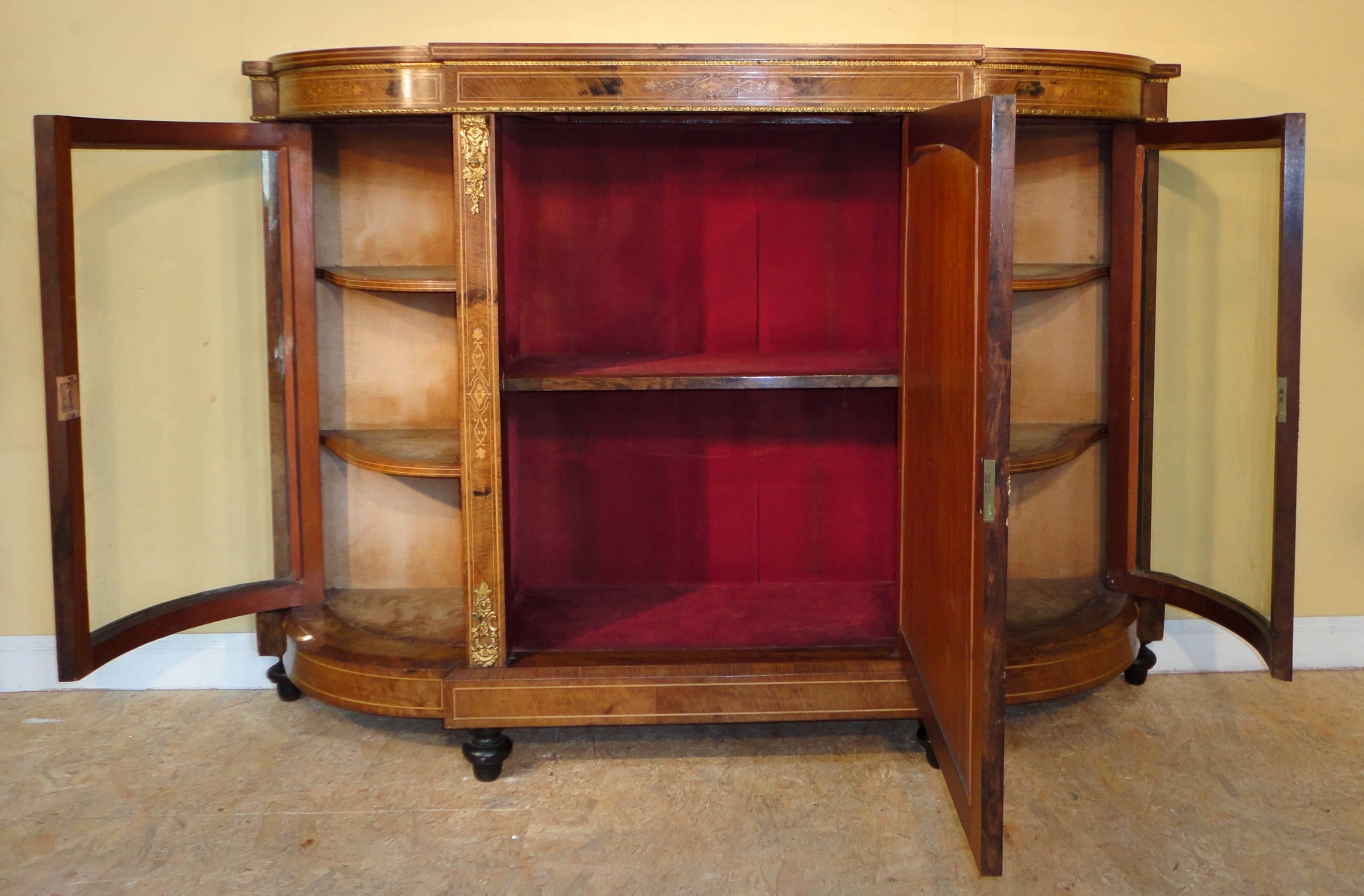 Credenza vittoriana in radica di noce e intarsio in vendita 2