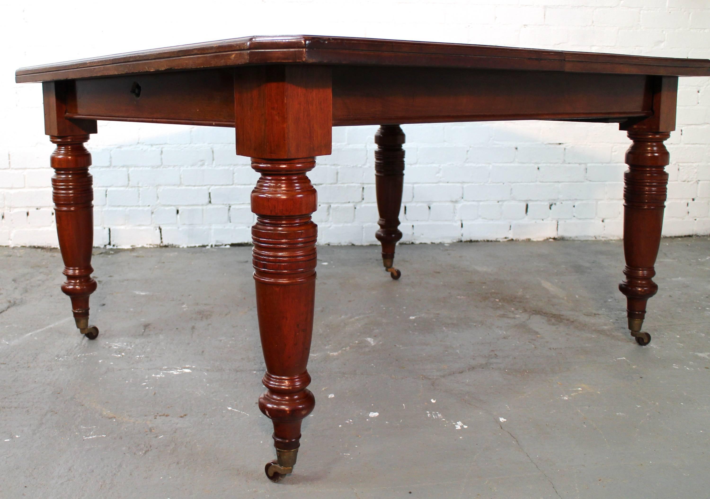 Late 19th Century Antique Victorian Mahogany Extending Dining Table and Two Leaves, Seats 10